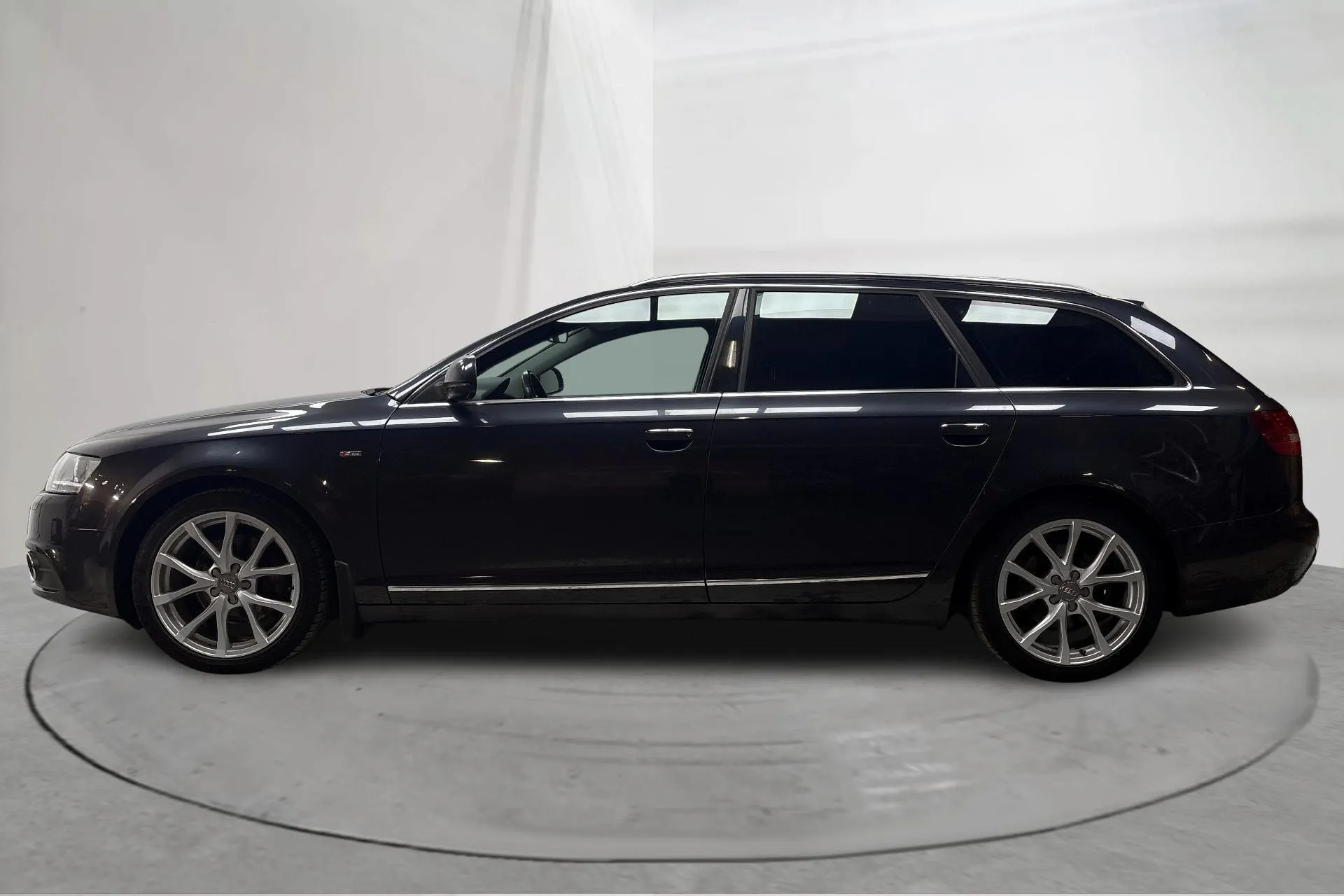 Presentationsfoto 2 av 14: Audi A6 2.0 TDI Avant (170hk) - 13 248 mil - Automat - grå - 2011