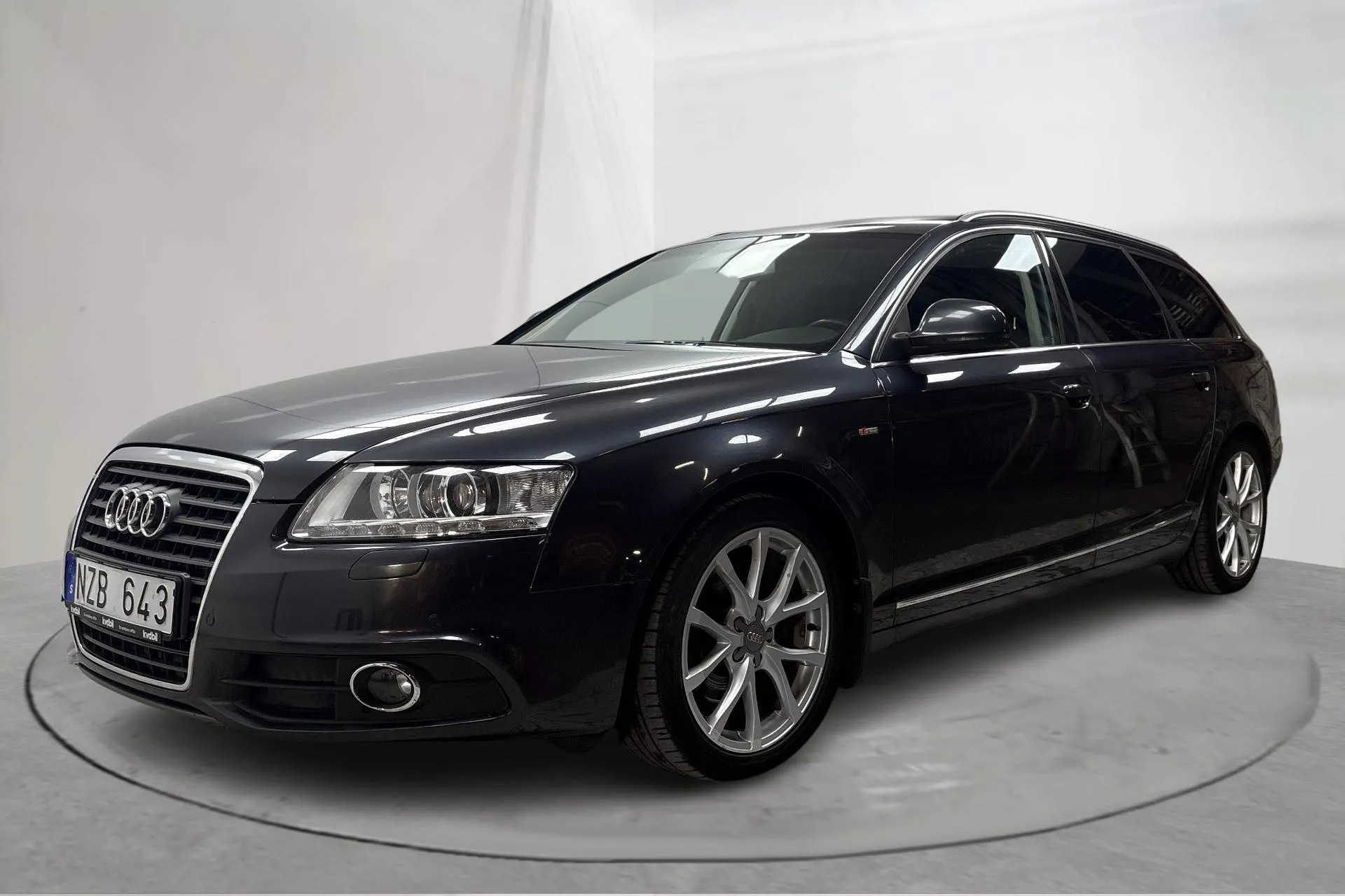 Presentationsfoto 1 av 14: Audi A6 2.0 TDI Avant (170hk) - 13 248 mil - Automat - grå - 2011