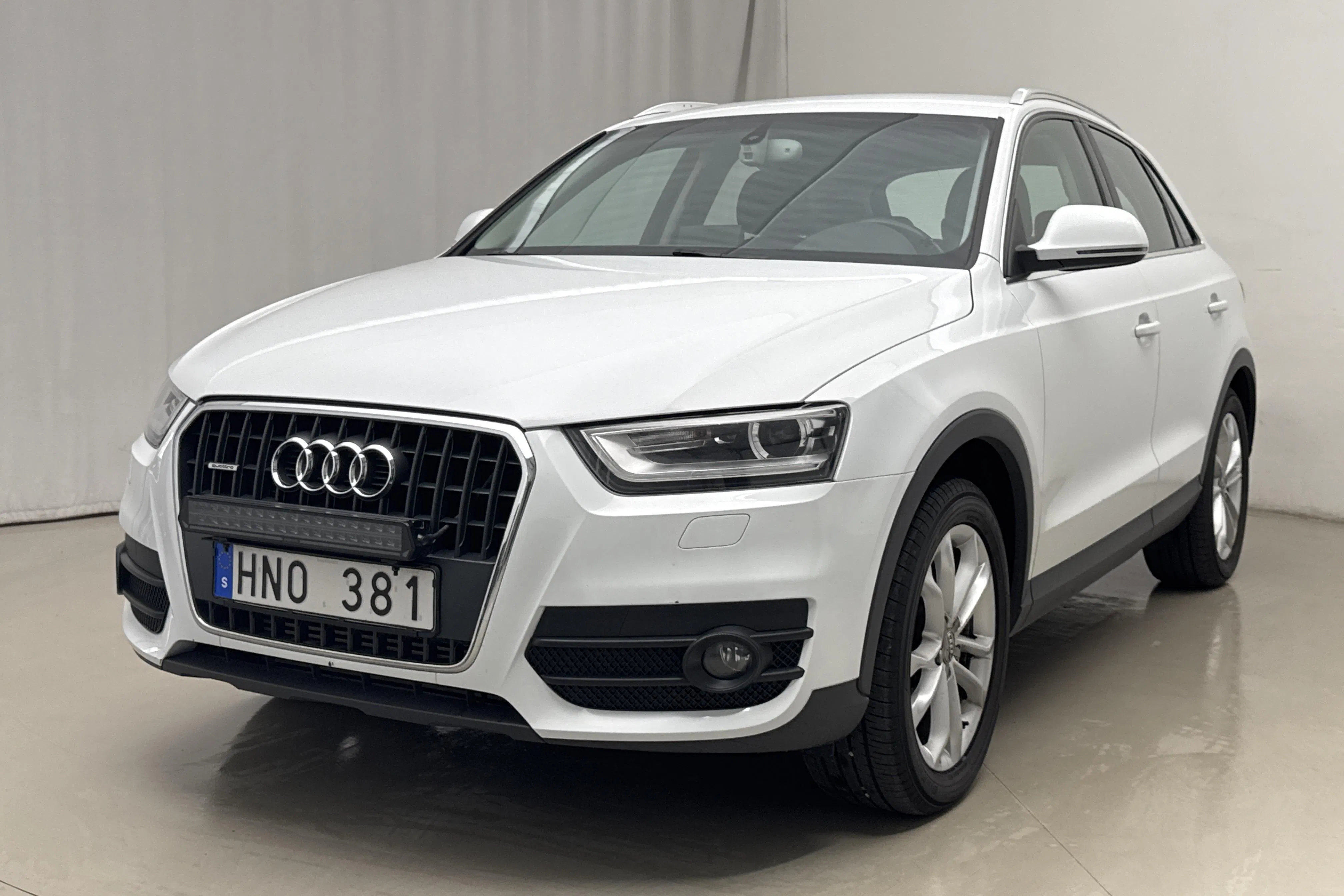 Presentationsfoto 1 av 16: Audi Q3 2.0 TFSI quattro (211hk) - 13 857 mil - Automat - vit - 2012