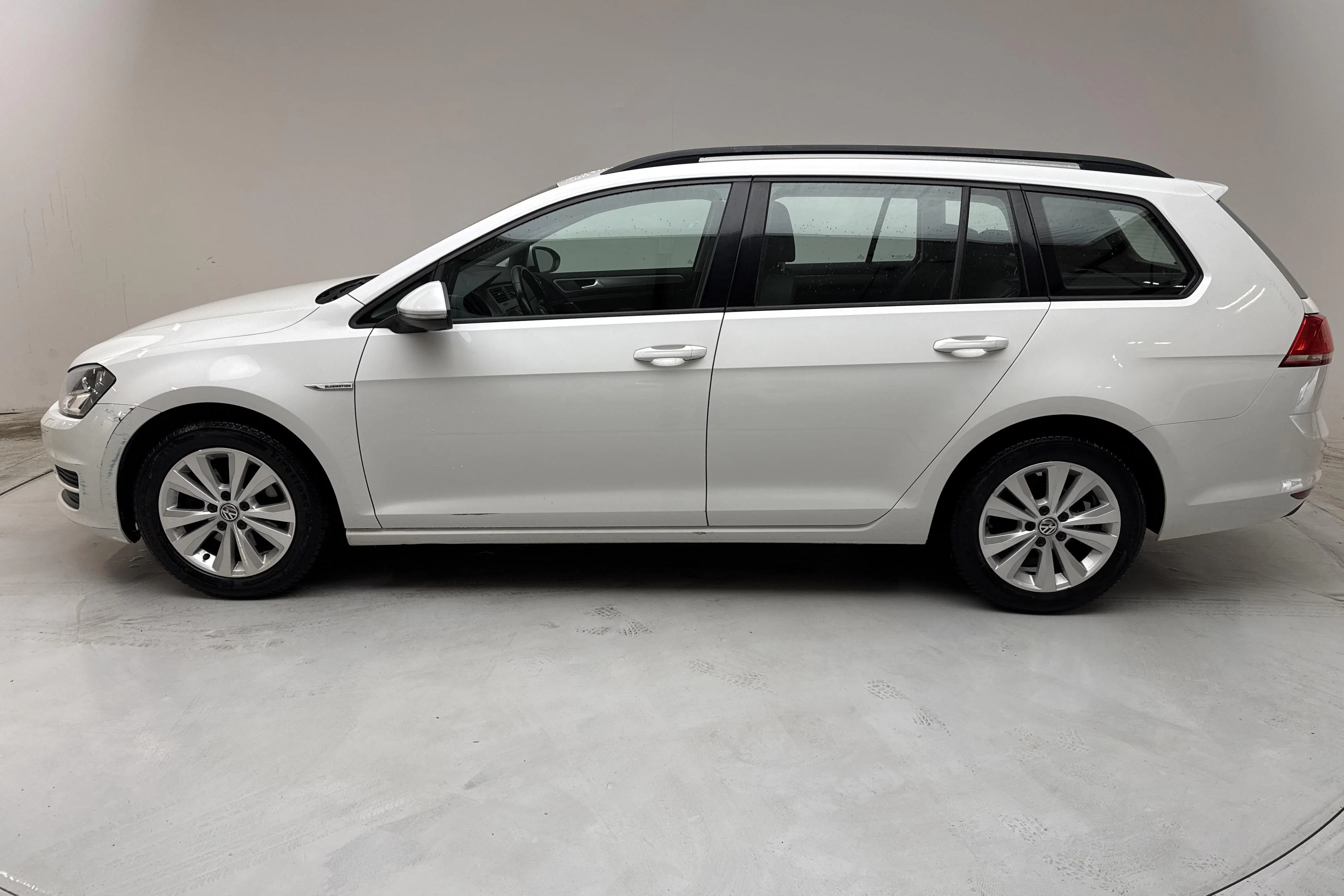 Presentation photo 2 of 14: VW Golf VII 1.4 TGI BlueMotion Sportscombi (110hk) - 20 226 Scandinavian mile - Automatic - white - 2016