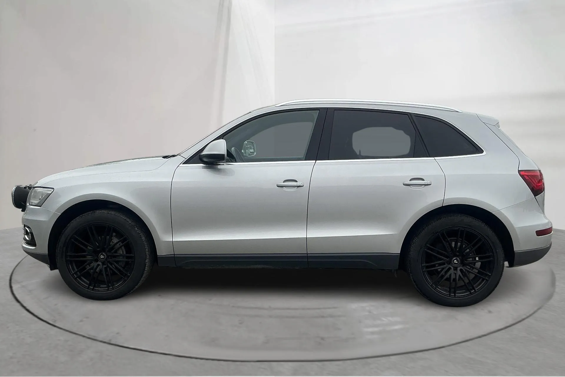 Presentationsfoto 2 av 14: Audi Q5 2.0 TDI quattro (177hk) - 15 324 mil - Automat - silver - 2014