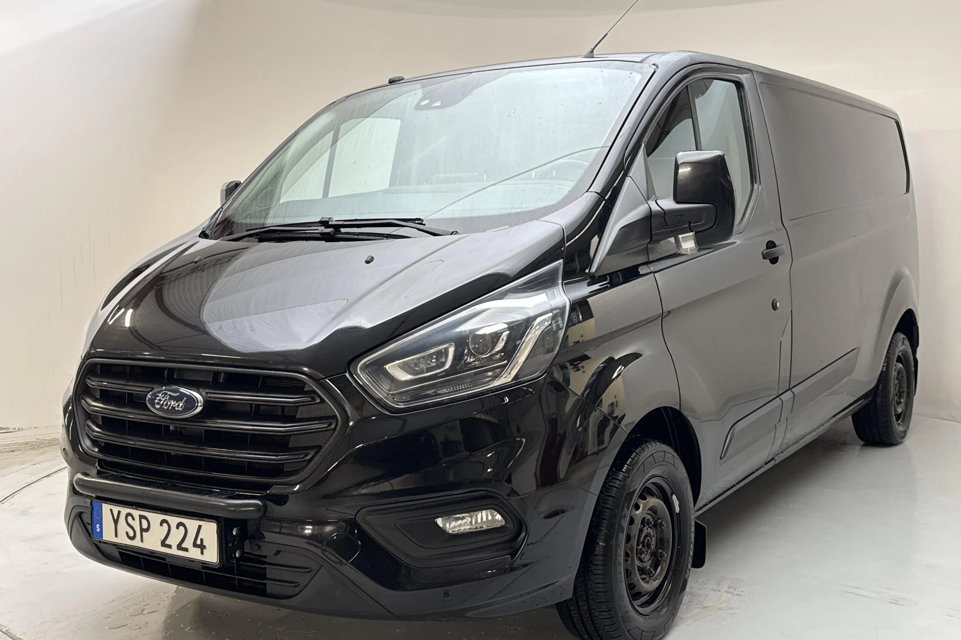 Presentationsfoto 1 av 14: Ford Transit Custom 300 (130hk) - 20 277 mil - Manuell - svart - 2018