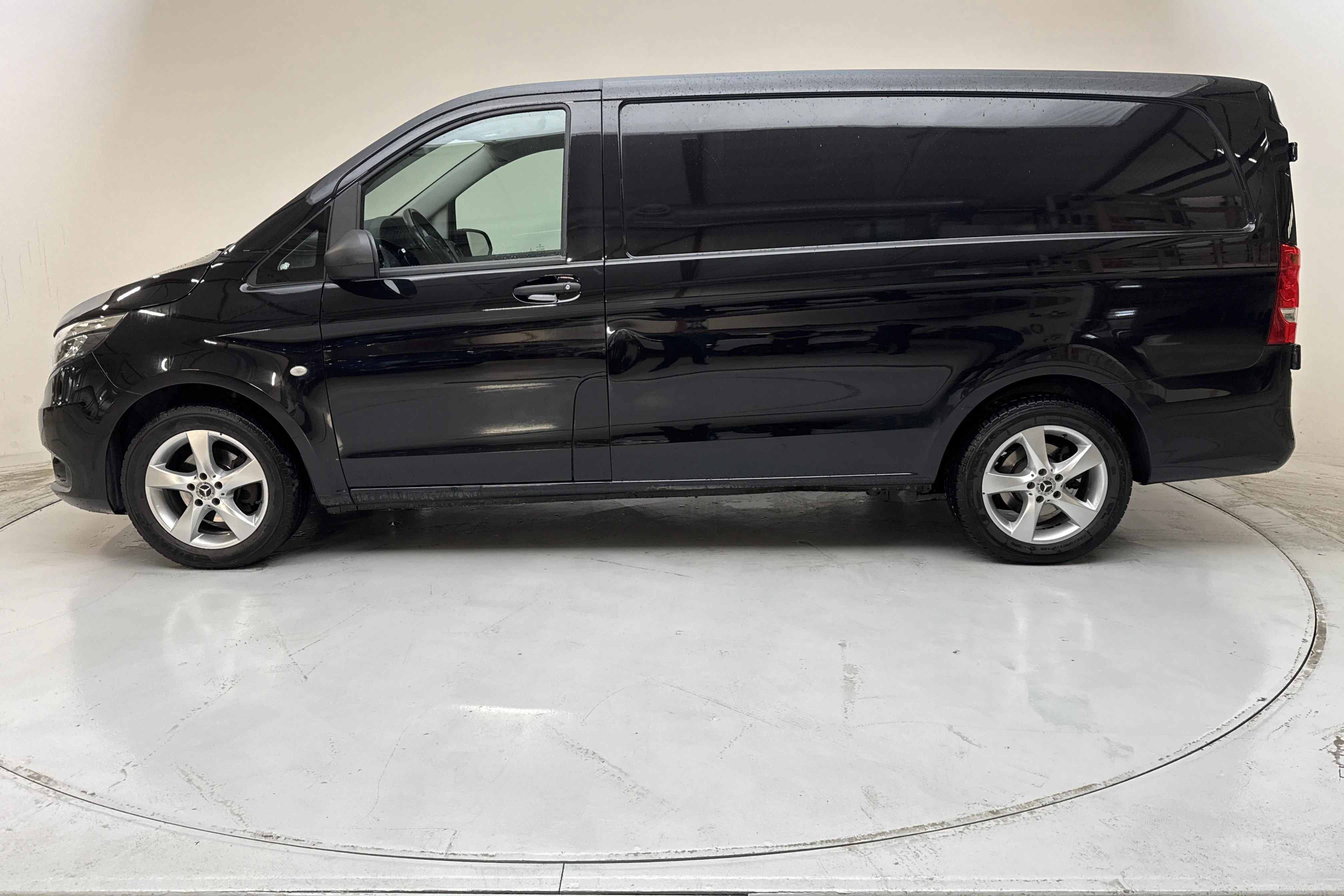 Presentation photo 2 of 12: Mercedes Vito 116 CDI W640 (163hk) - 117 780 km - Automatic - black - 2022