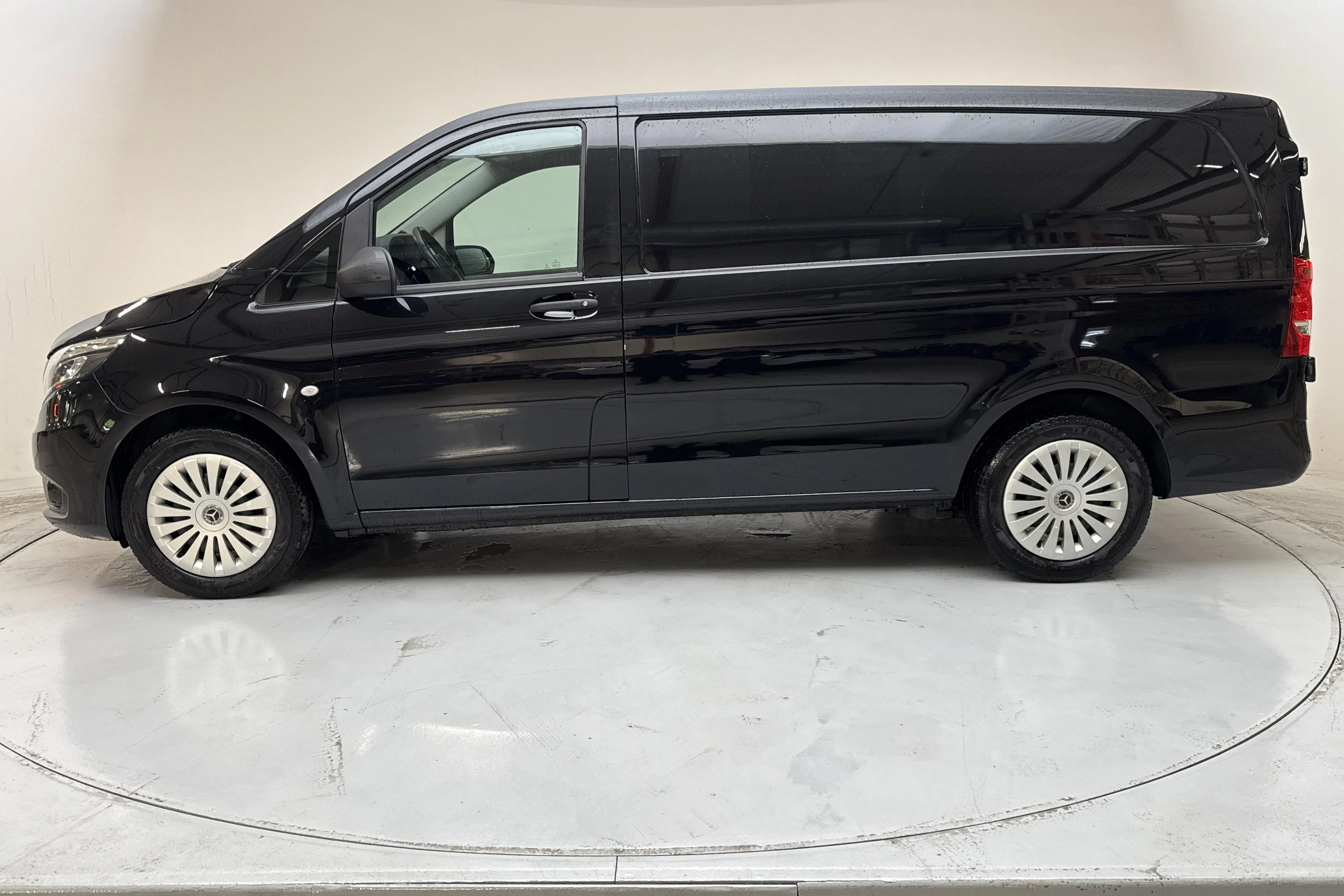 Presentationsfoto 2 av 12: Mercedes Vito 116 CDI W640 (163hk) - 15 654 mil - Automat - svart - 2022