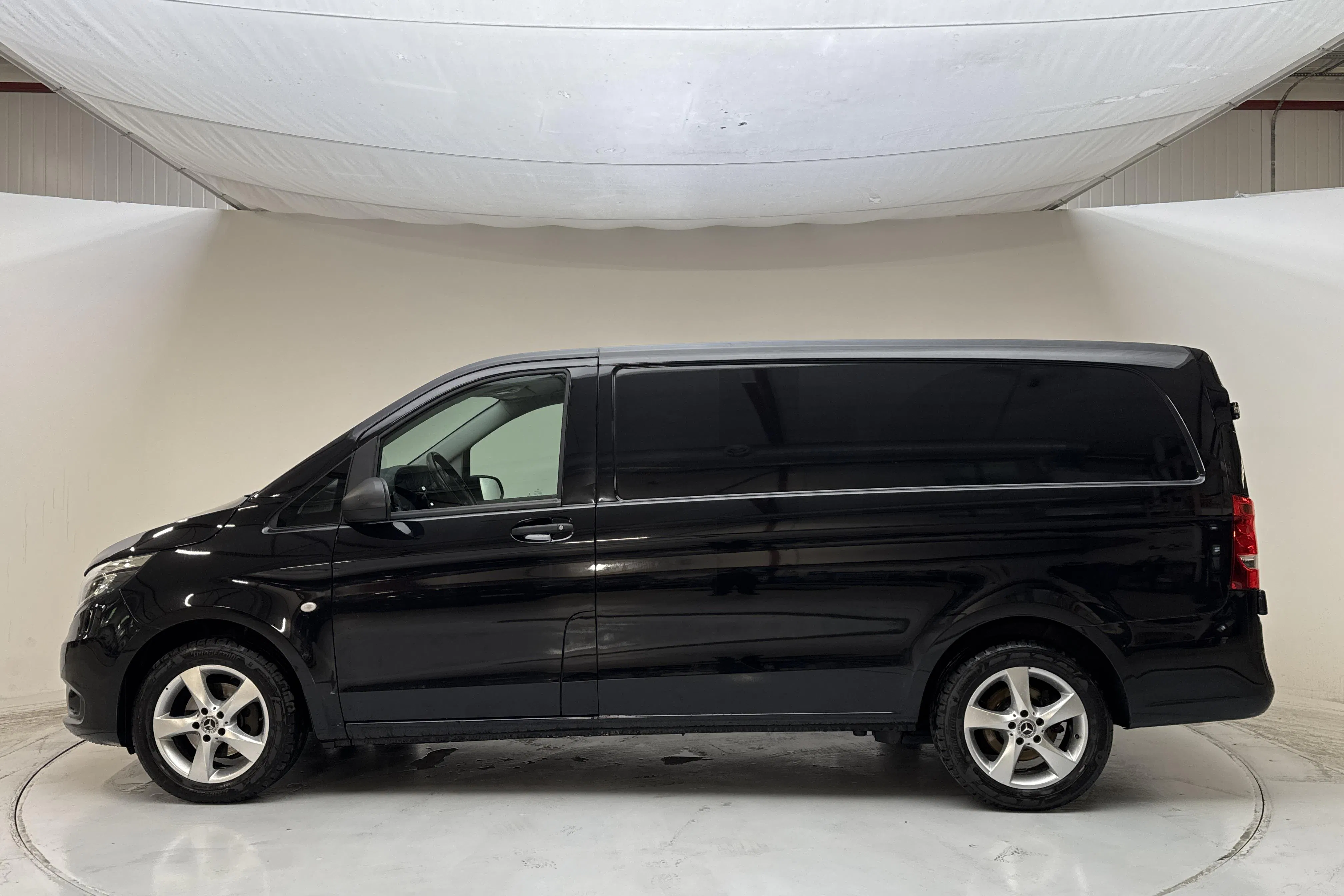 Presentationsfoto 2 av 13: Mercedes Vito 116 CDI W640 (163hk) - 19 536 mil - Automat - svart - 2022