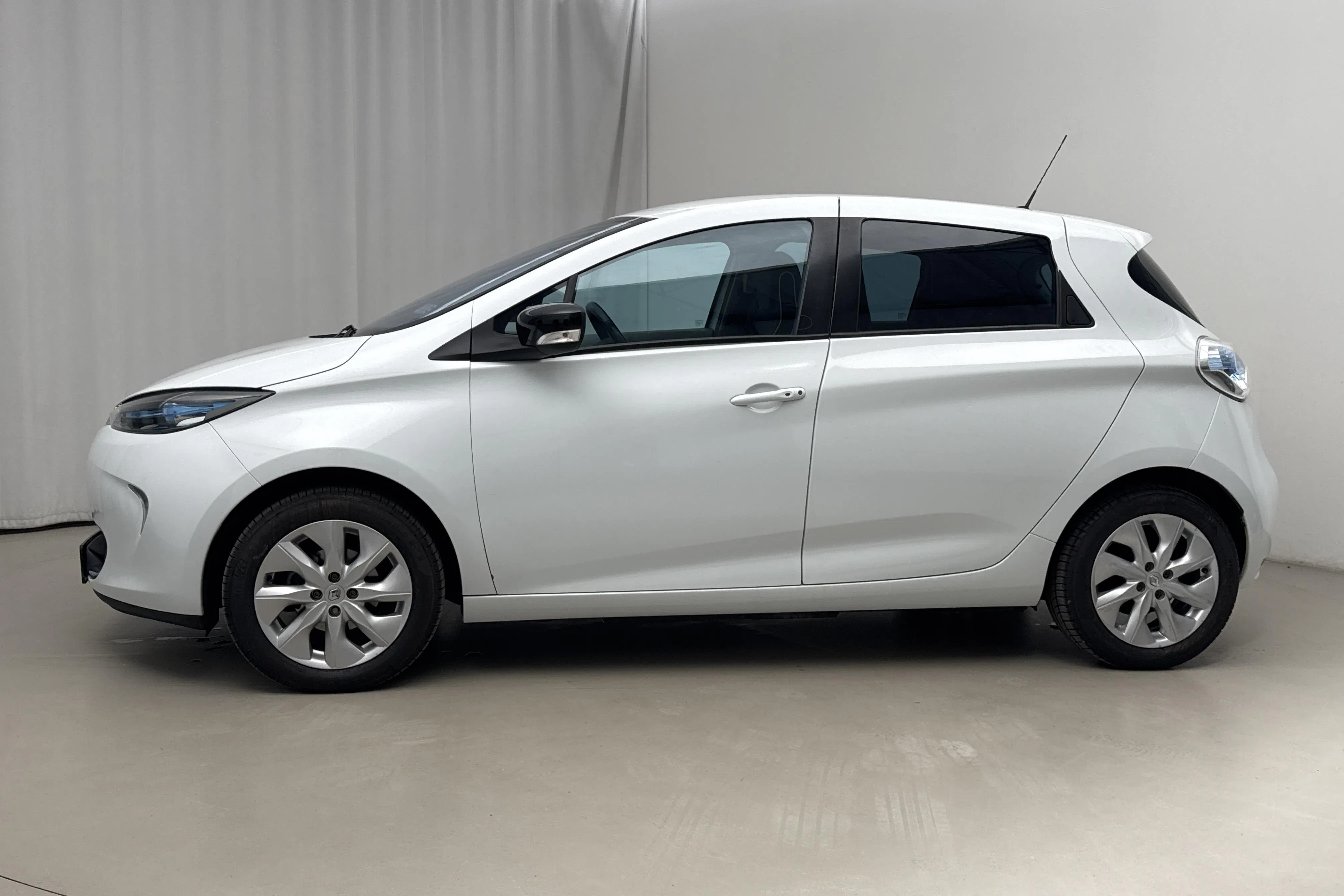 Presentationsfoto 2 av 19: Renault Zoe 22kWh R88 (88hk) - 2 523 mil - Manuell - vit - 2014