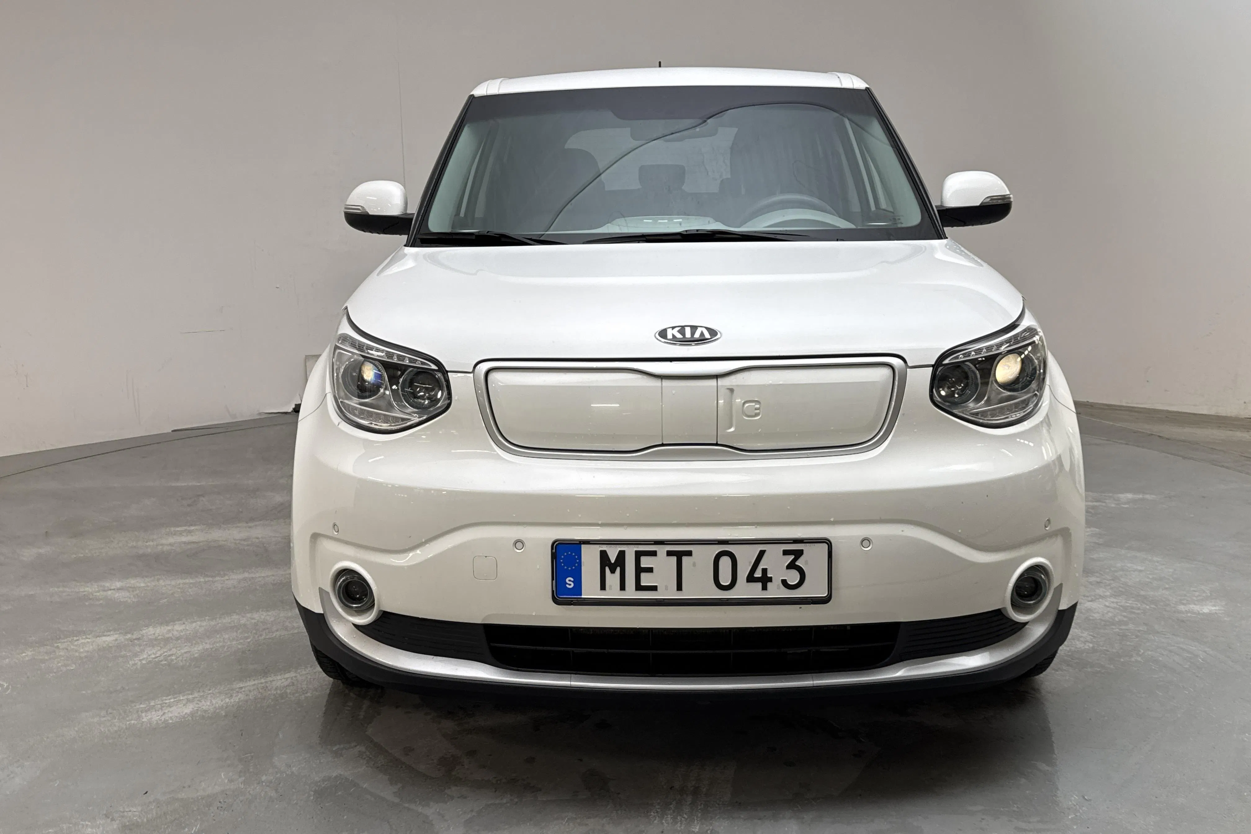 Presentationsfoto 1 av 16: KIA Soul EV (110hk) - 2 476 mil - Automat - vit - 2016