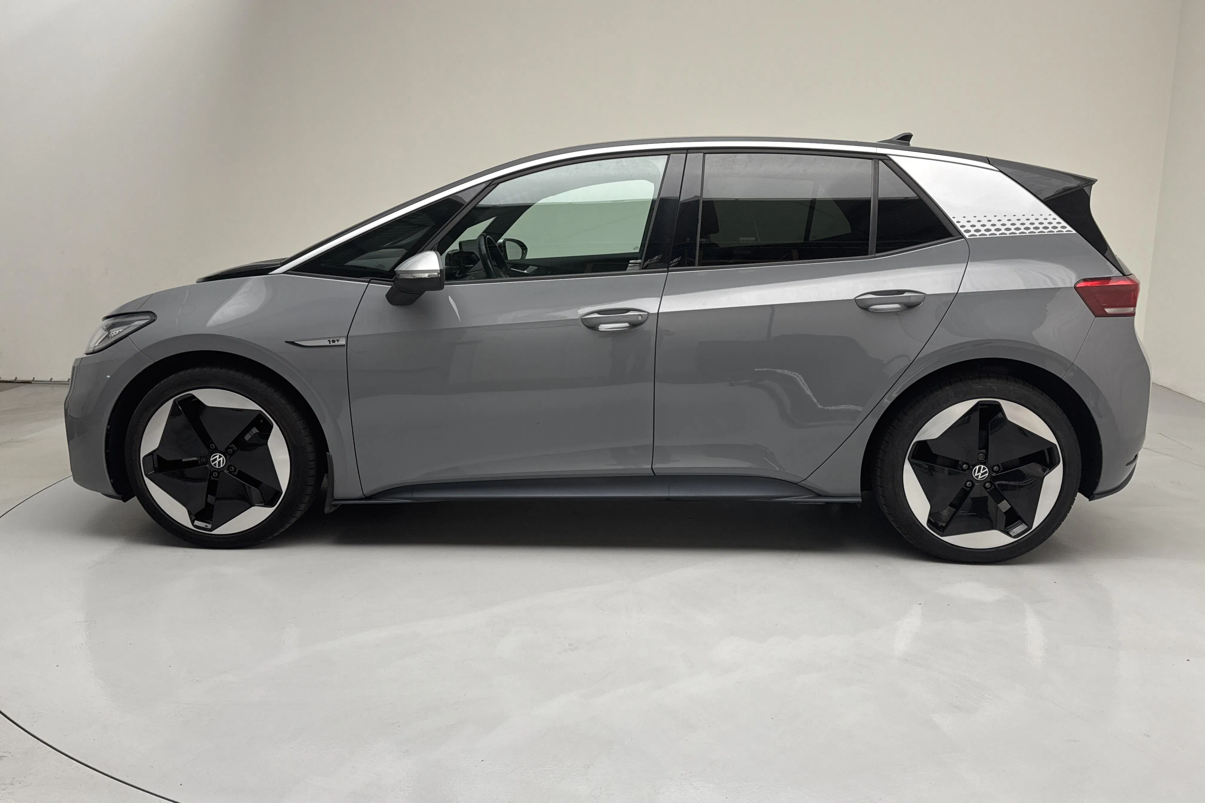 Presentationsfoto 2 av 18: VW ID.3 58kWh (204hk) - 7 046 mil - Automat - grå - 2021