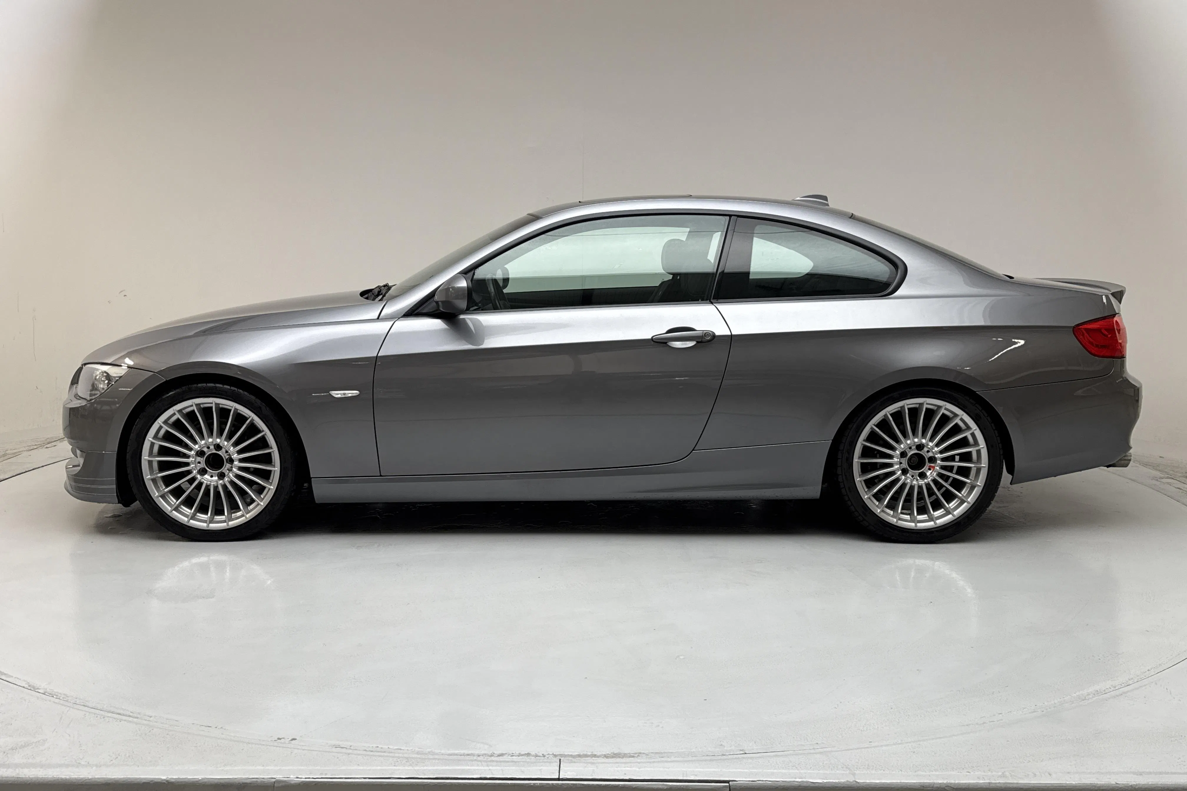 Presentation photo 2 of 24: Alpina ALPINA D3 Bi-Turbo Coupé Switch-Tronic (214hk) - 173 540 km - Automatic - gray - 2010