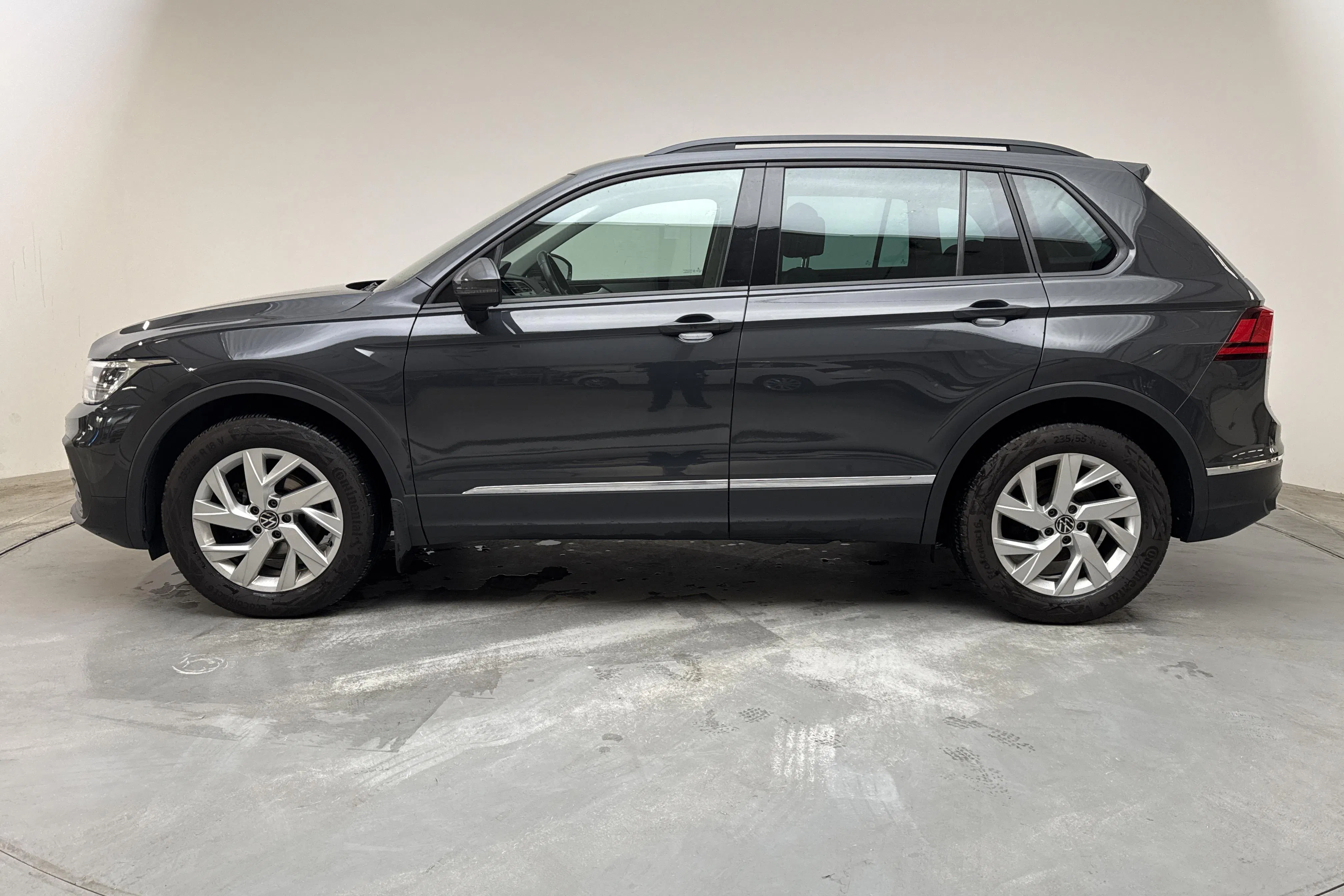 Presentationsfoto 2 av 13: VW Tiguan 1.5 TSI (150hk) - 8 958 mil - Automat - grå - 2022