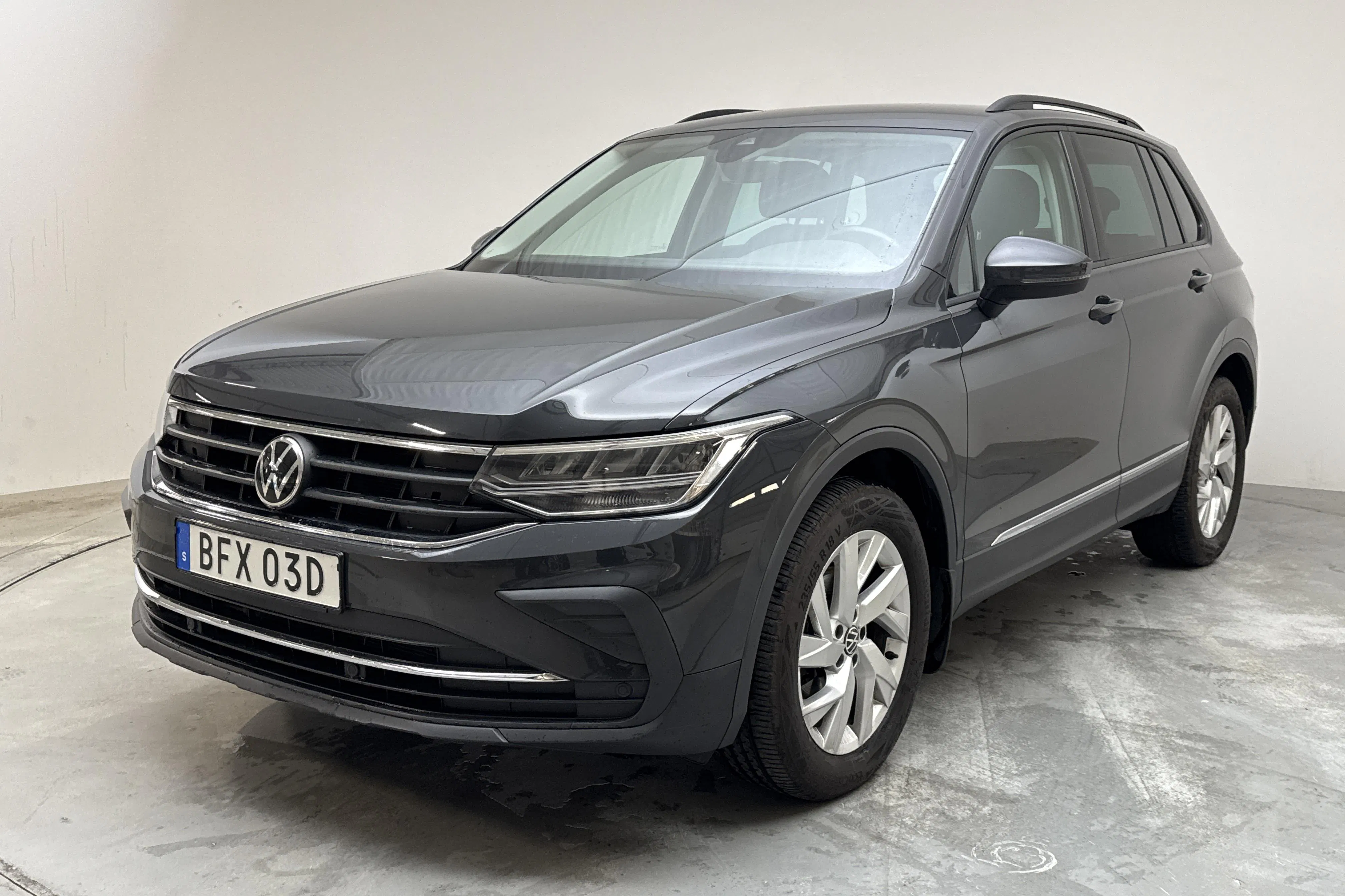 Presentationsfoto 1 av 13: VW Tiguan 1.5 TSI (150hk) - 8 958 mil - Automat - grå - 2022
