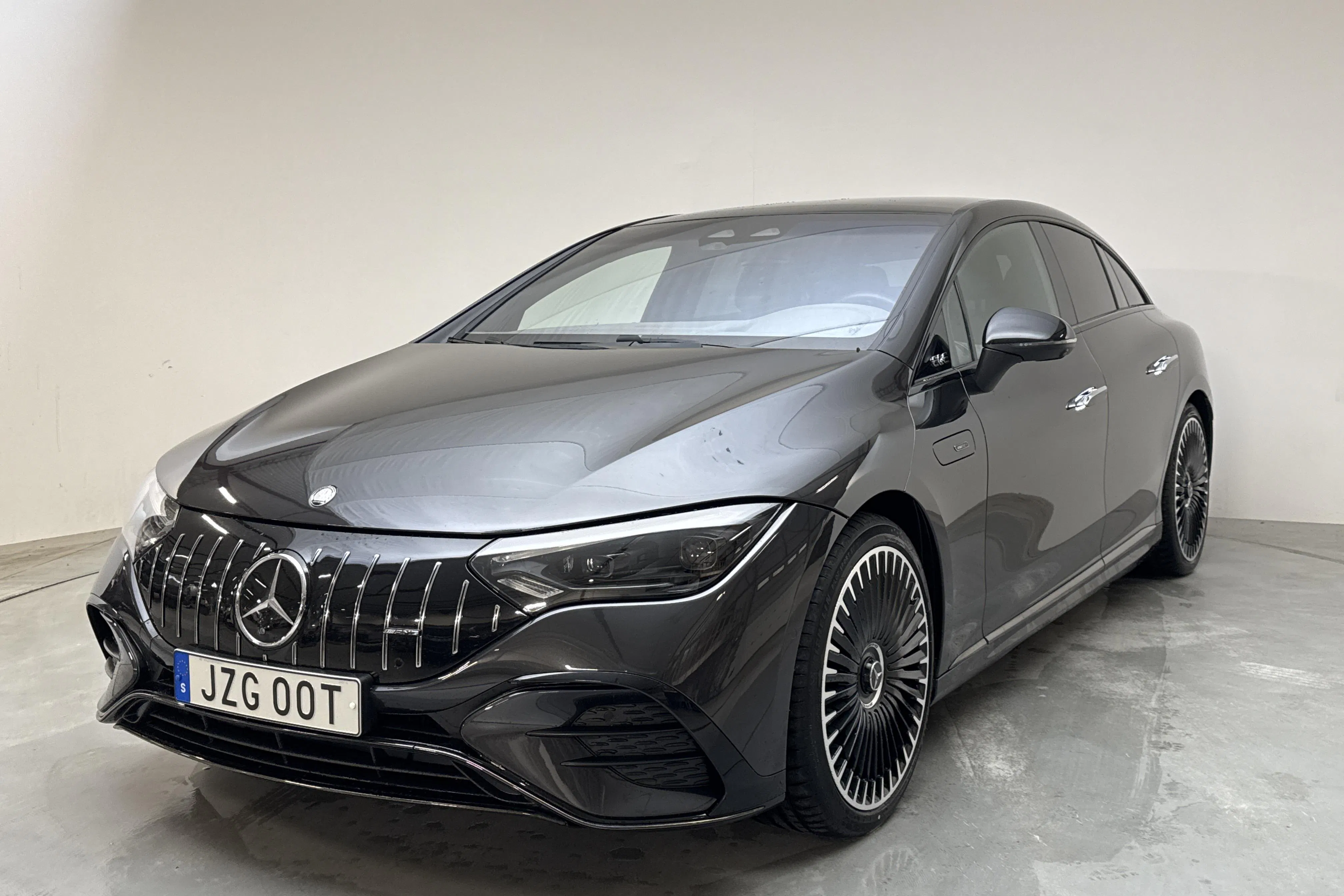 Presentationsfoto 1 av 16: Mercedes EQE 53 4Matic V295 (625hk) - 3 802 mil - Automat - grå - 2024