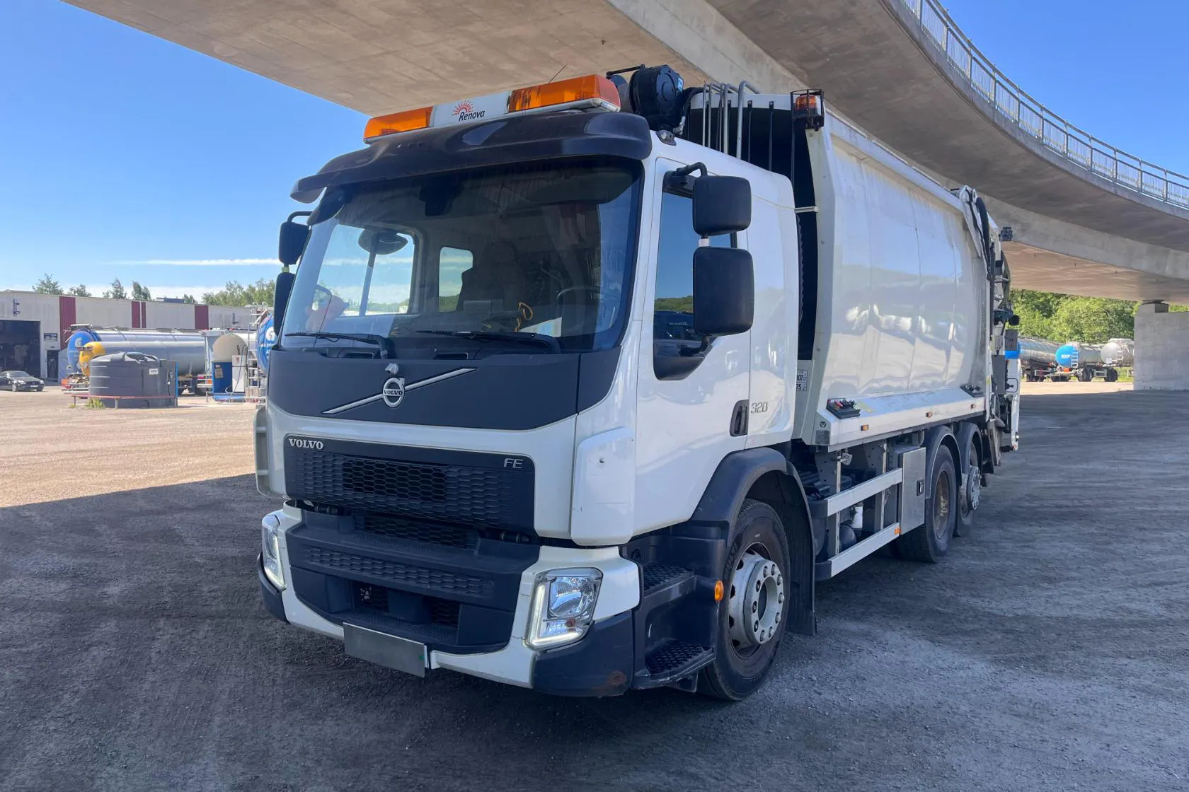 Presentation photo 1 of 106: VOLVO FE320 - 102 496 km - Automatic - white - 2019