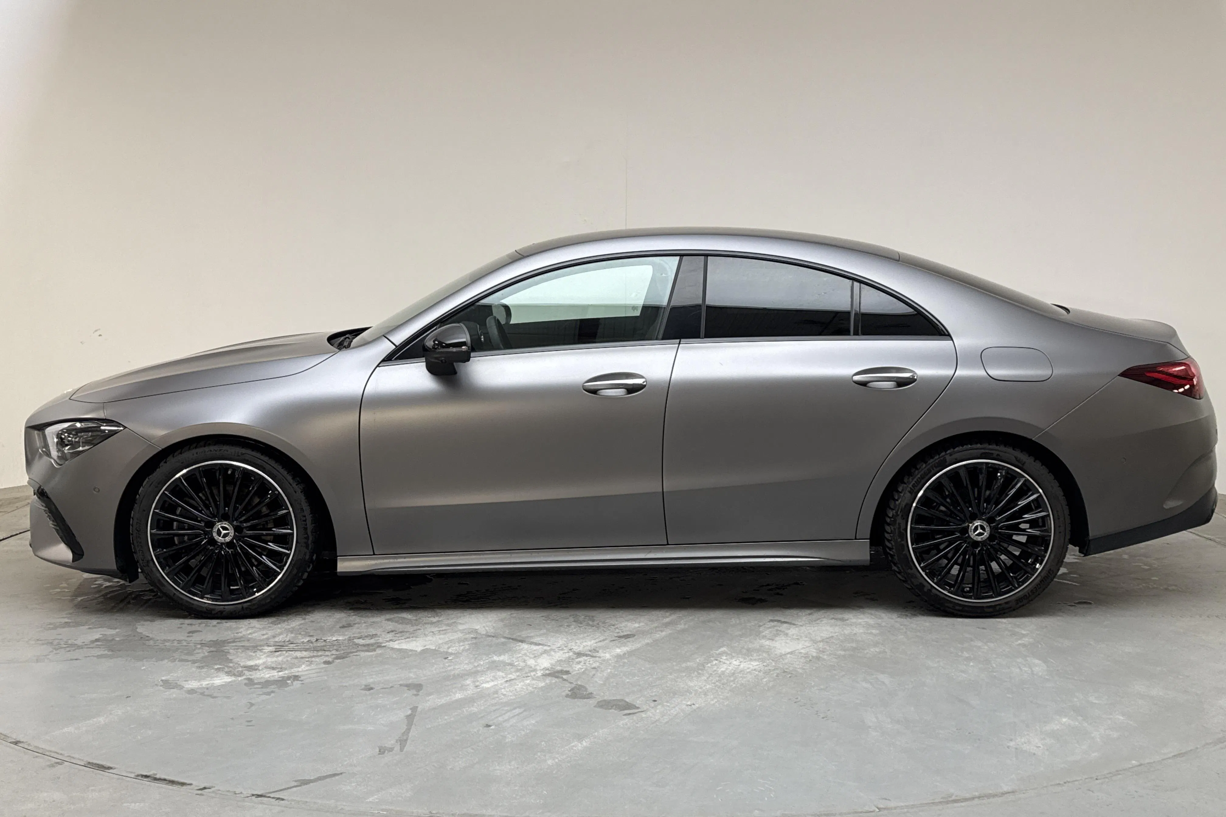 Presentationsfoto 2 av 14: Mercedes CLA 200 Coupé C118 (163hk) - 1 554 mil - Automat - grå - 2025