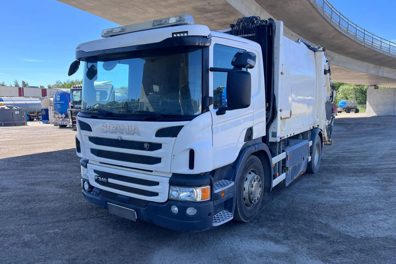 Presentationsfoto 1 av 93: SCANIA P340LB MNB (Metangas) - 1 521 560 km - Automat - vit - 2018
