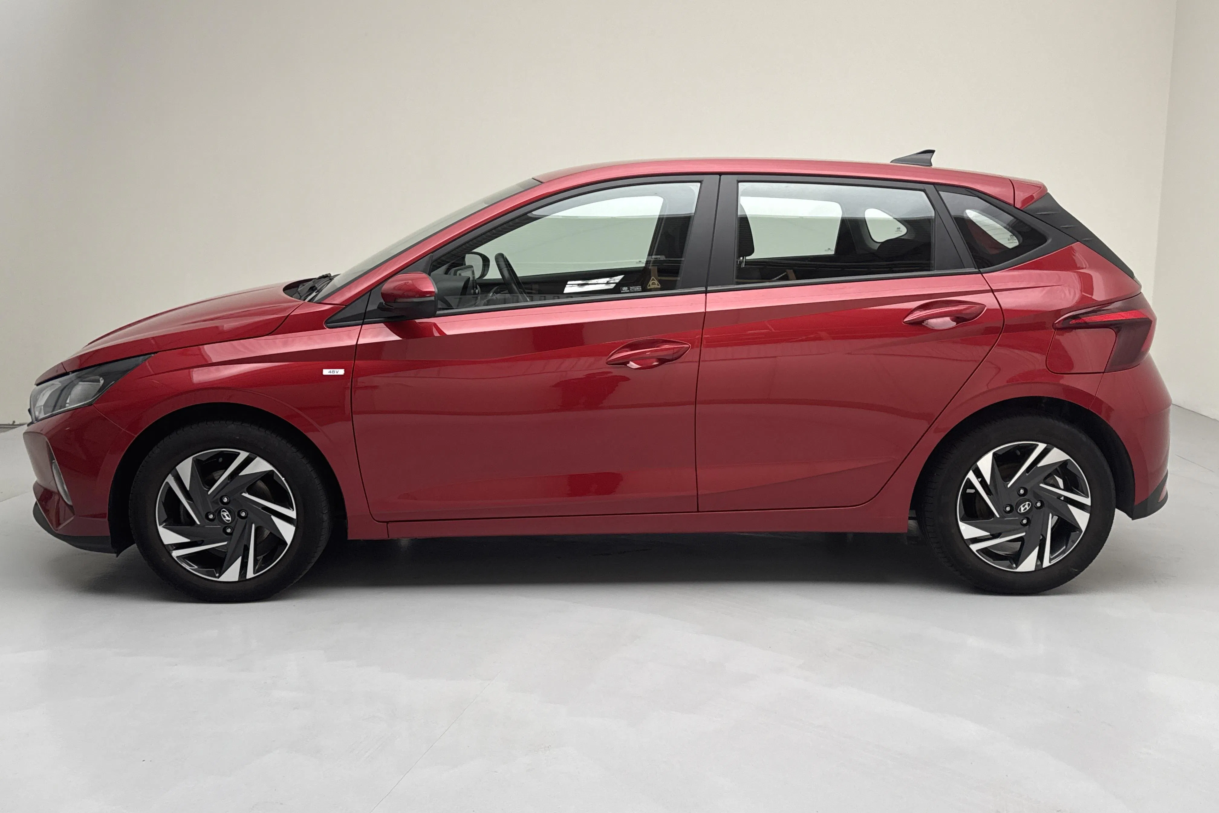 Presentationsfoto 2 av 14: Hyundai i20 1.0 T-GDi (100hk) - 6 619 mil - Automat - röd - 2022