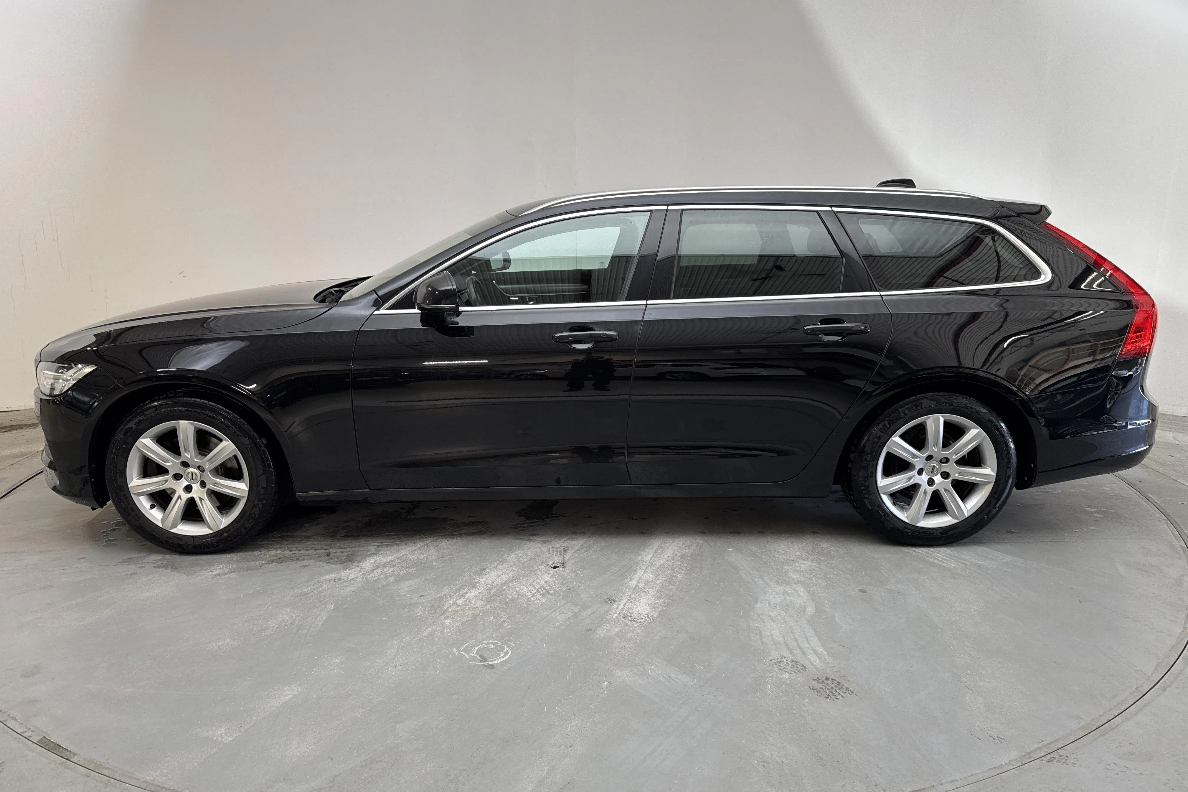 Presentation photo 2 of 15: Volvo V90 D4 (190hk) - 176 120 km - Automatic - black - 2017