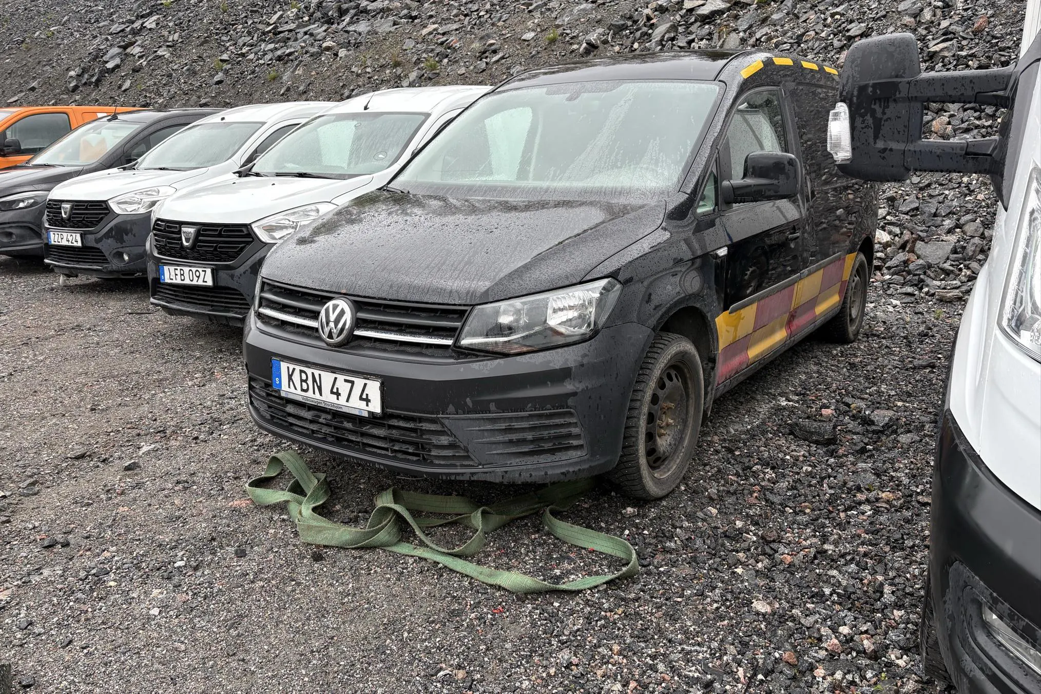 Presentationsfoto 1 av 13: VW Caddy 2.0 TDI Maxi Skåp (150hk) - 14 955 mil - Manuell - svart - 2017