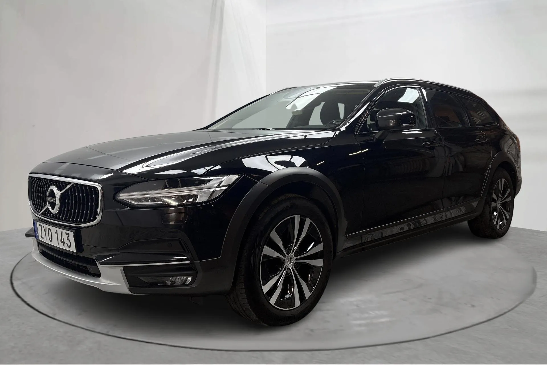 Presentation photo 1 of 19: Volvo V90 D4 Cross Country AWD (190hk) - 173 530 km - Automatic - black - 2020