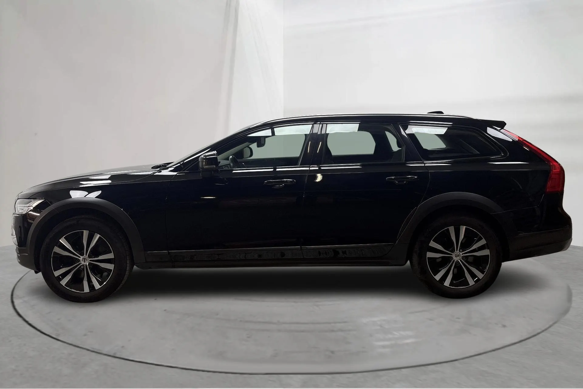 Presentation photo 2 of 19: Volvo V90 D4 Cross Country AWD (190hk) - 173 530 km - Automatic - black - 2020