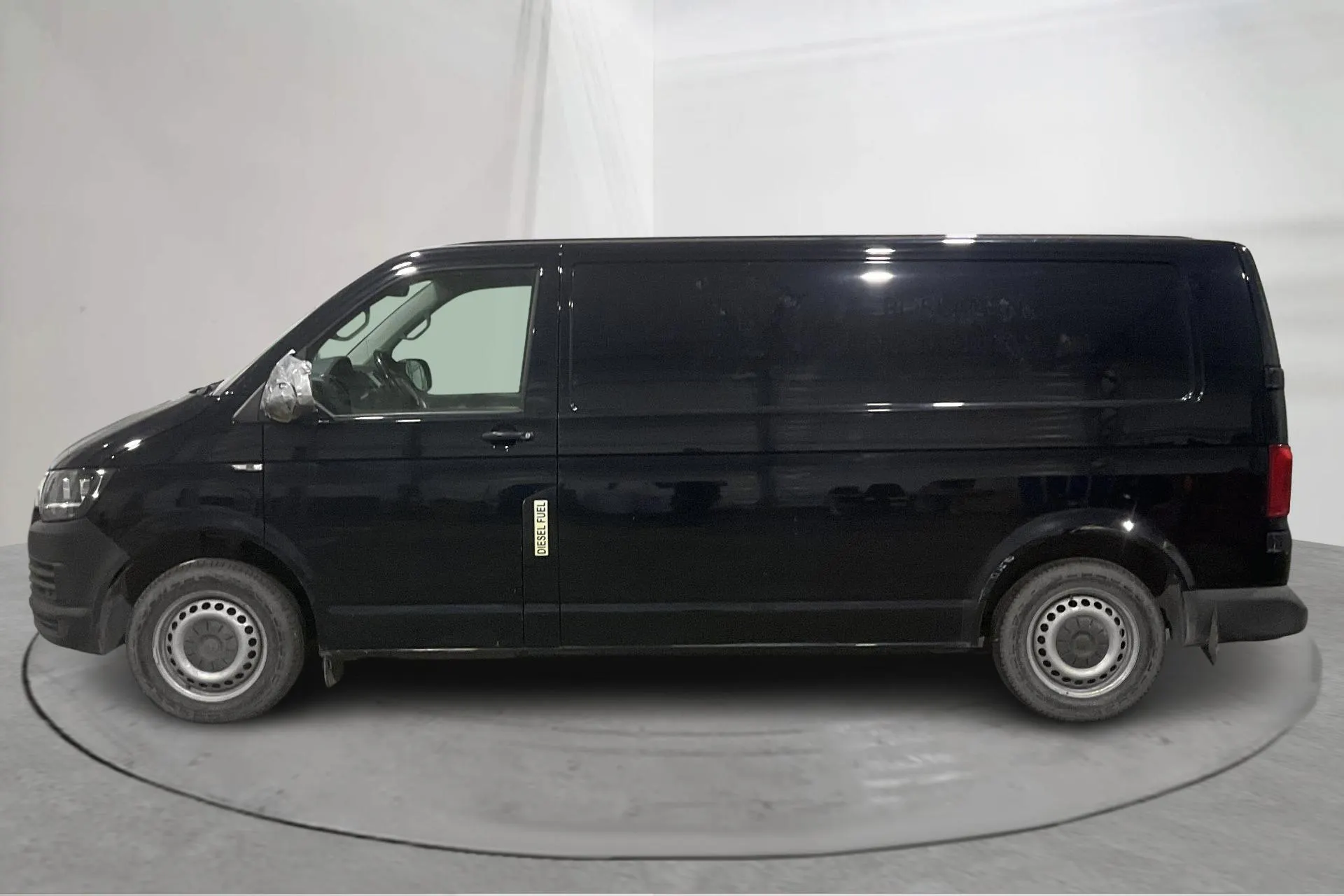 Presentationsfoto 2 av 13: VW Transporter T6 2.0 TDI BMT Skåp (150hk) - 17 640 mil - Automat - svart - 2019