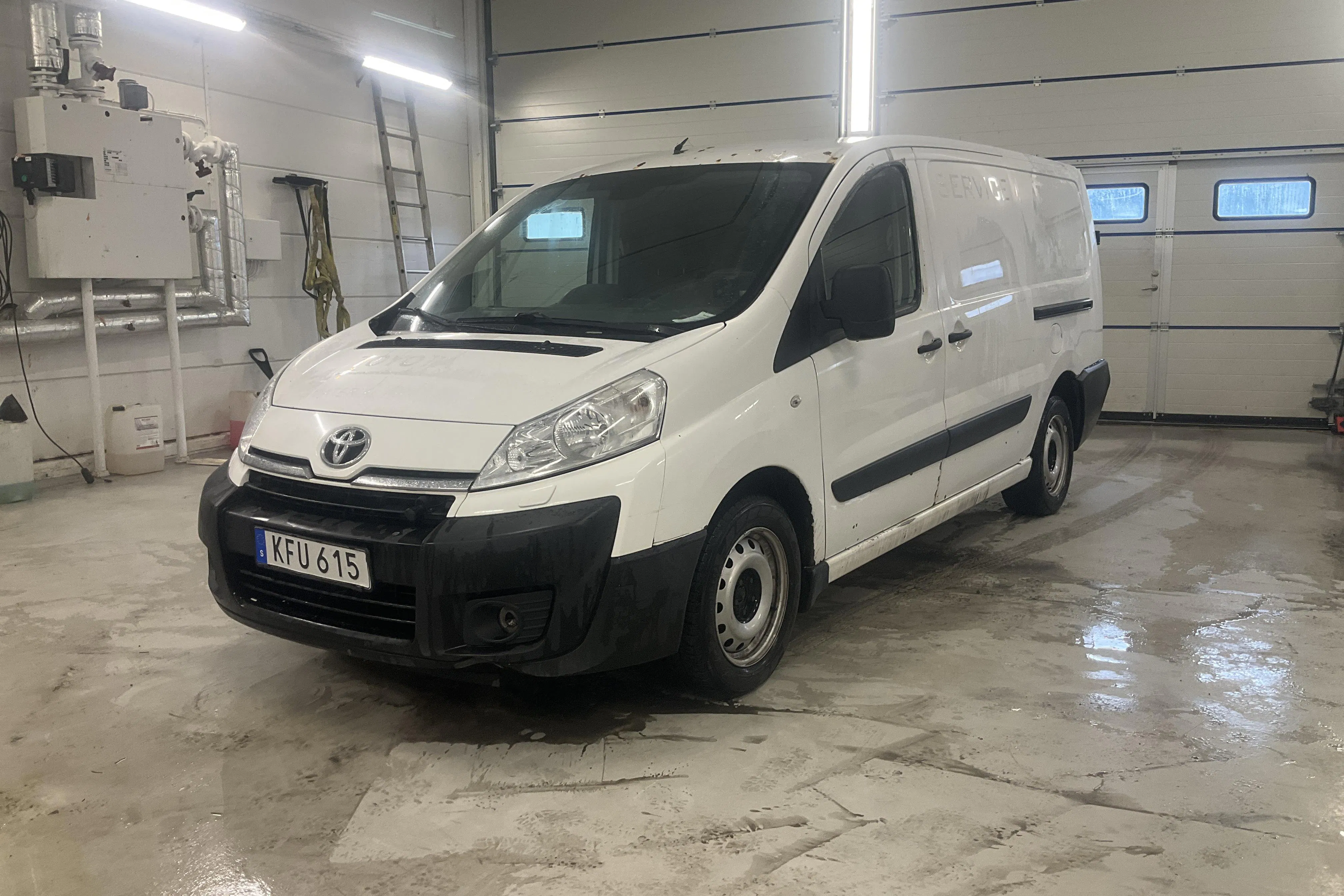 Presentationsfoto 1 av 16: Toyota PROACE 2.0 D-4D (128hk) - 20 013 mil - Manuell - vit - 2015