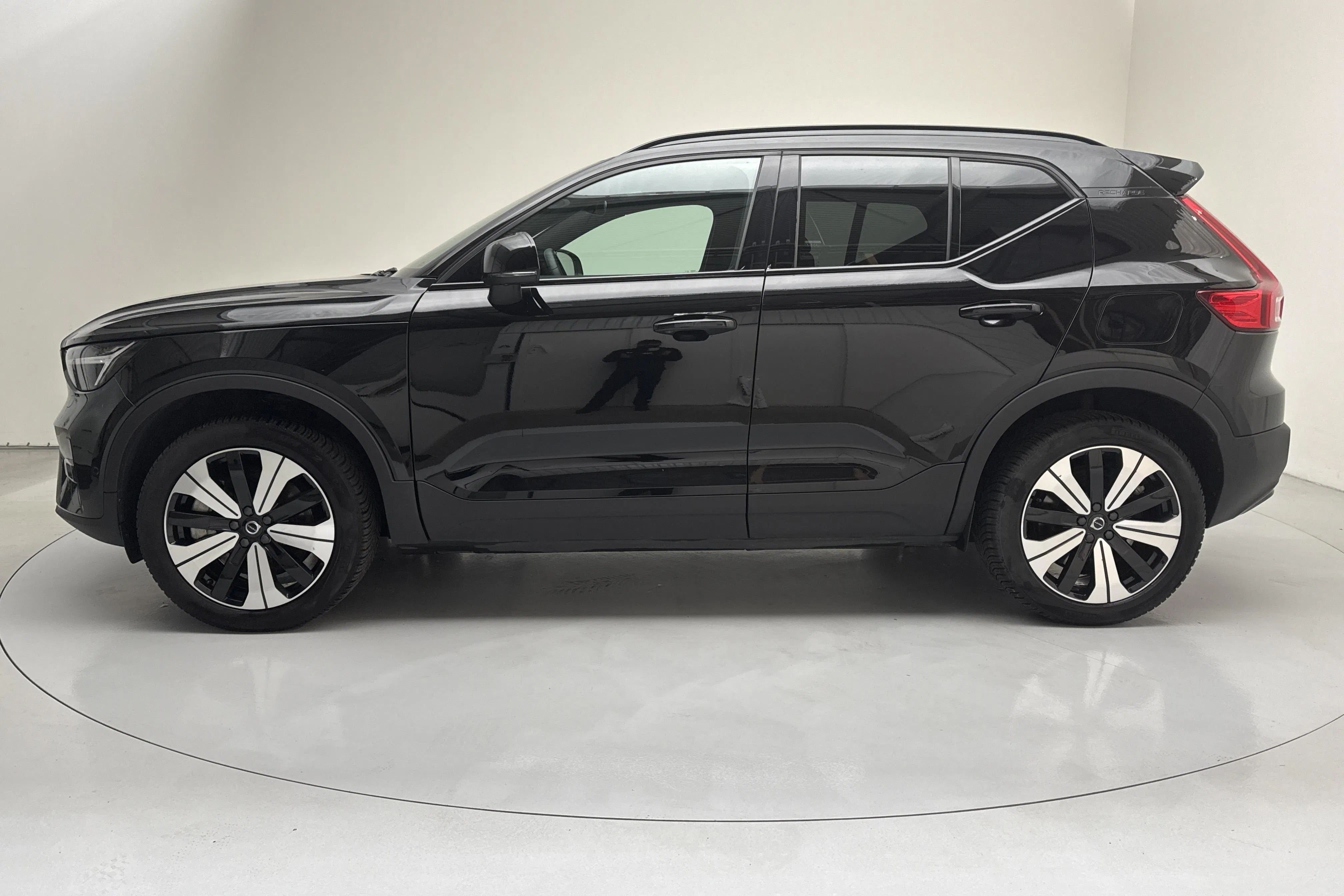 Presentationsfoto 2 av 20: Volvo XC40 Recharge (231hk) - 6 194 mil - Automat - svart - 2023