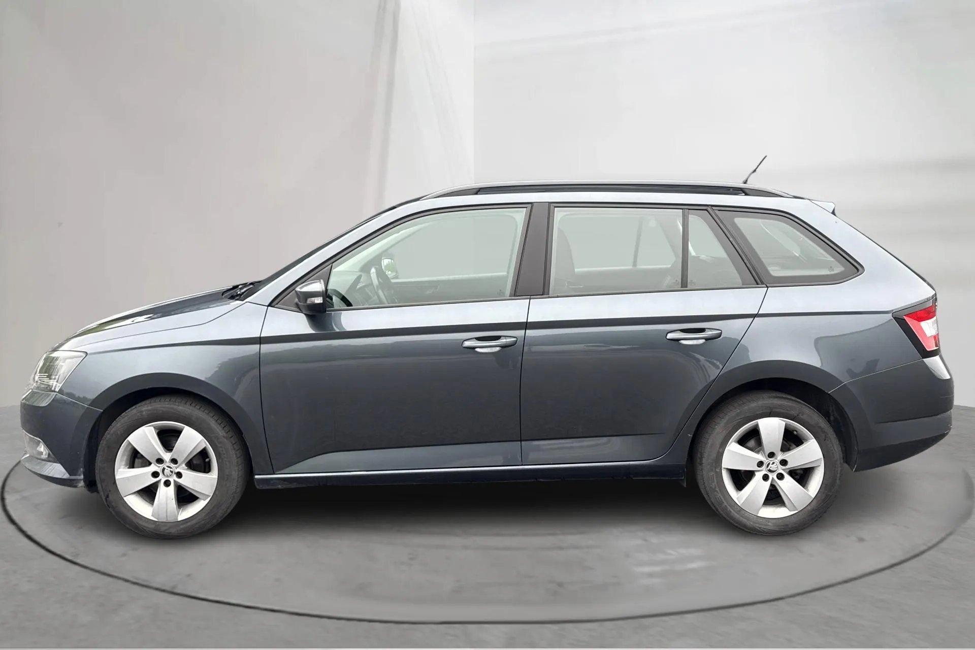 Presentationsfoto 2 av 14: Skoda Fabia 1.2 TSI Kombi (90hk) - 16 683 mil - Manuell - grå - 2017