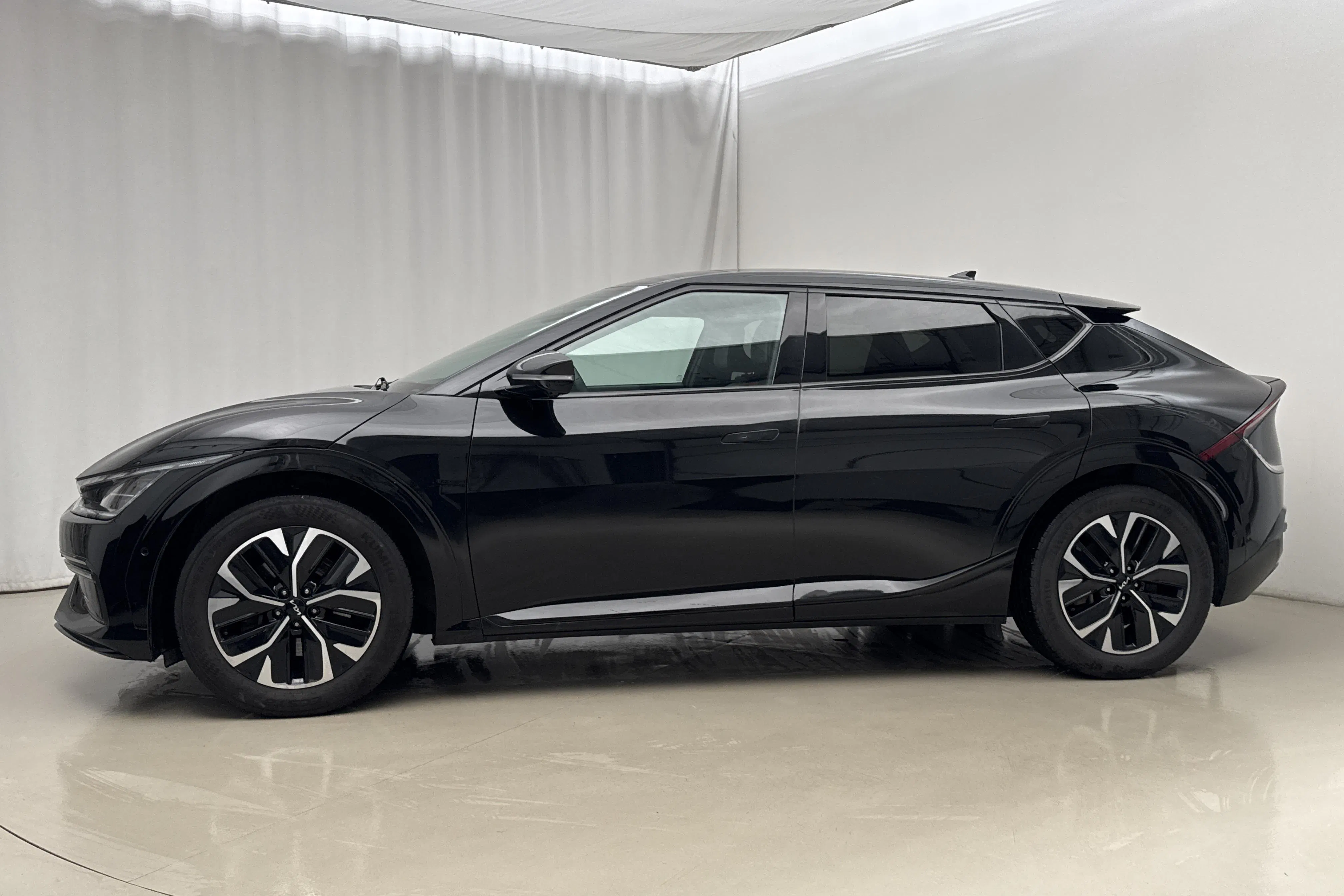 Presentationsfoto 2 av 24: KIA EV6 RWD (228hk) - 6 968 mil - Automat - svart - 2023