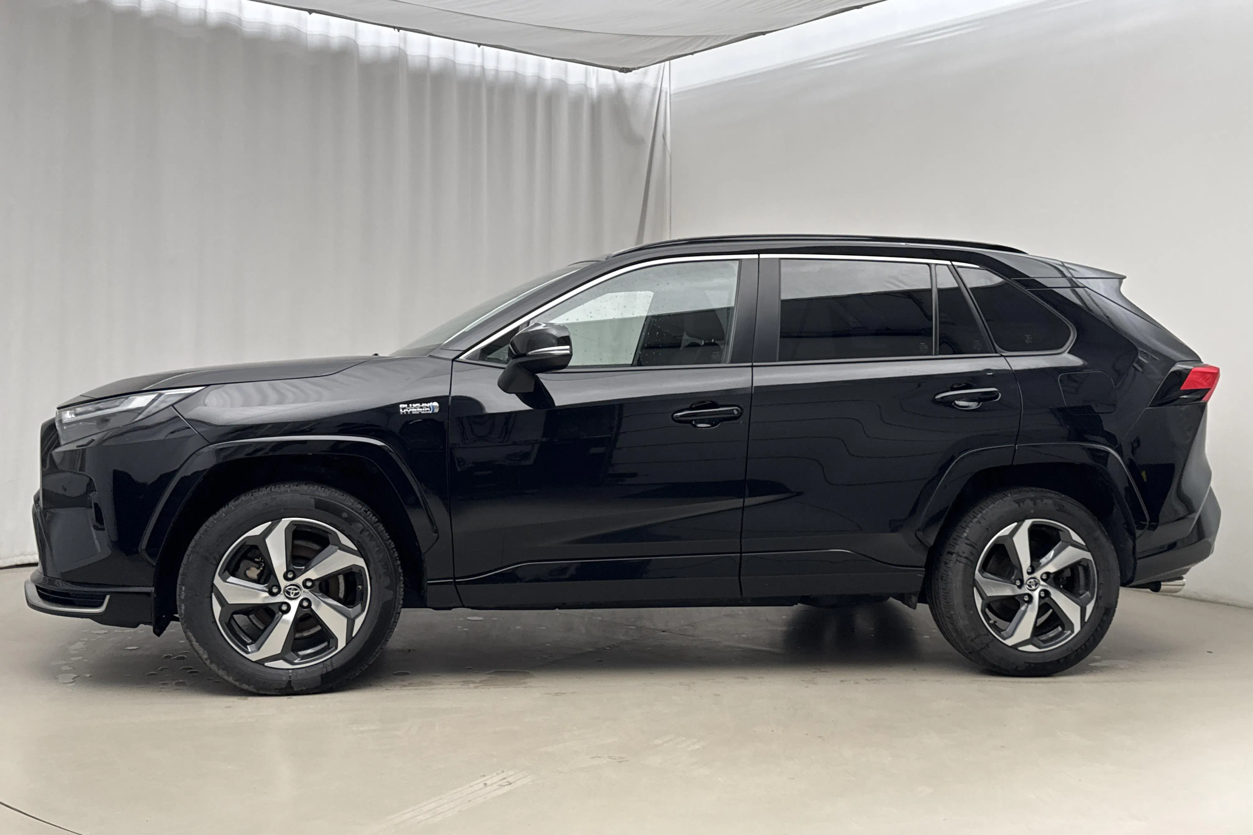Presentationsfoto 2 av 18: Toyota RAV4 2.5 Plug-in Hybrid AWDi (306hk) - 10 536 mil - Automat - svart - 2023