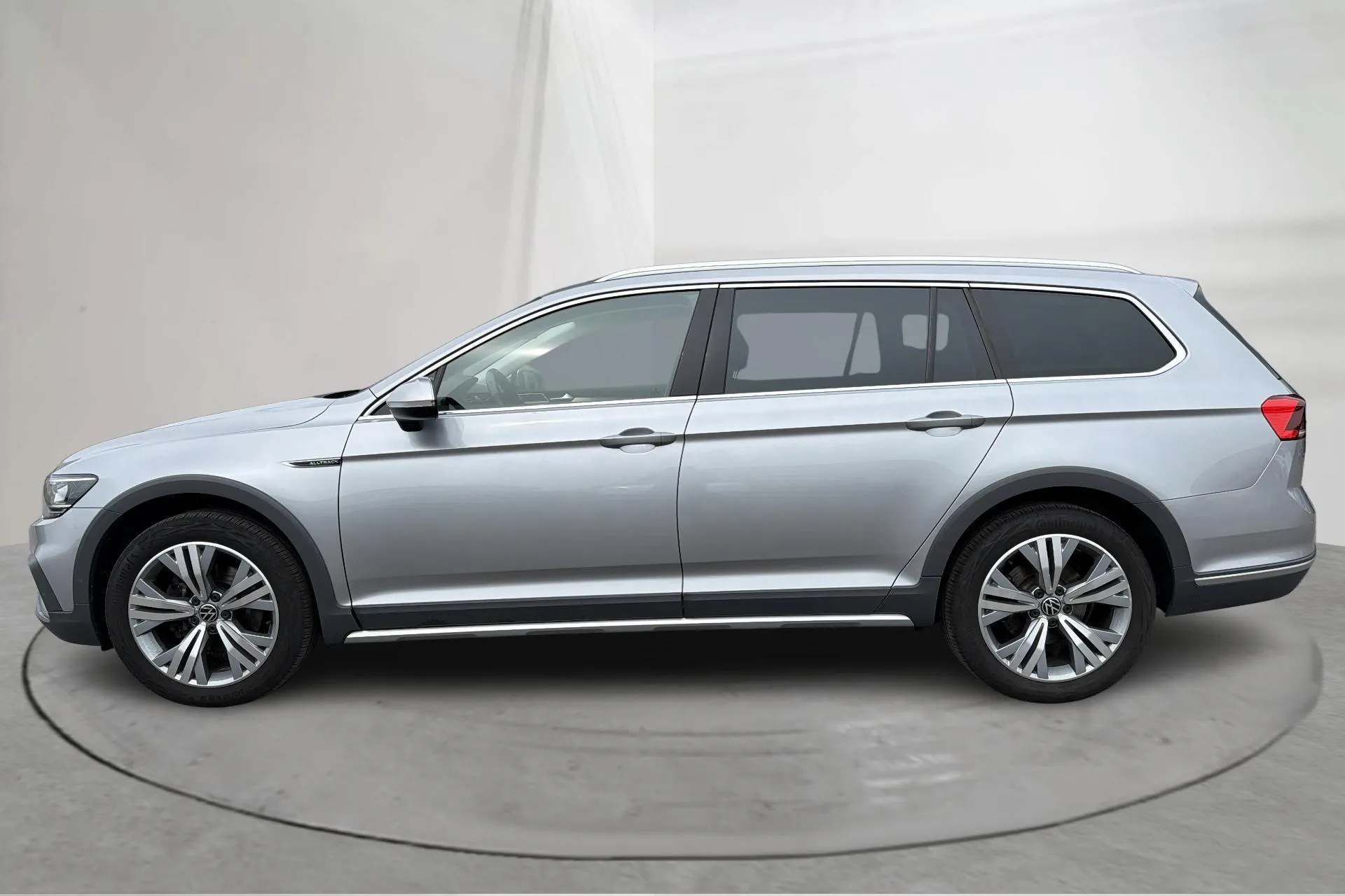 Presentationsfoto 2 av 16: VW Passat Alltrack 2.0 TDI Sportscombi 4Motion (200hk) - 9 941 mil - Automat - silver - 2023