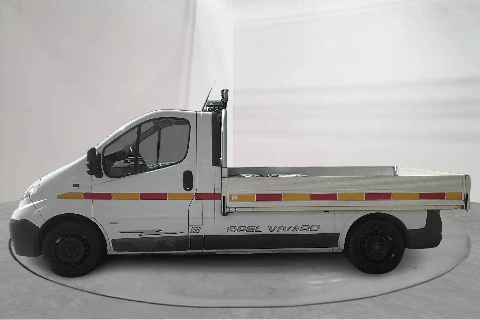 Presentation photo 2 of 13: Opel Vivaro 2.0 CDTI Floor Cab/Chassi (114hk) - 136 180 km - Manual - white - 2007