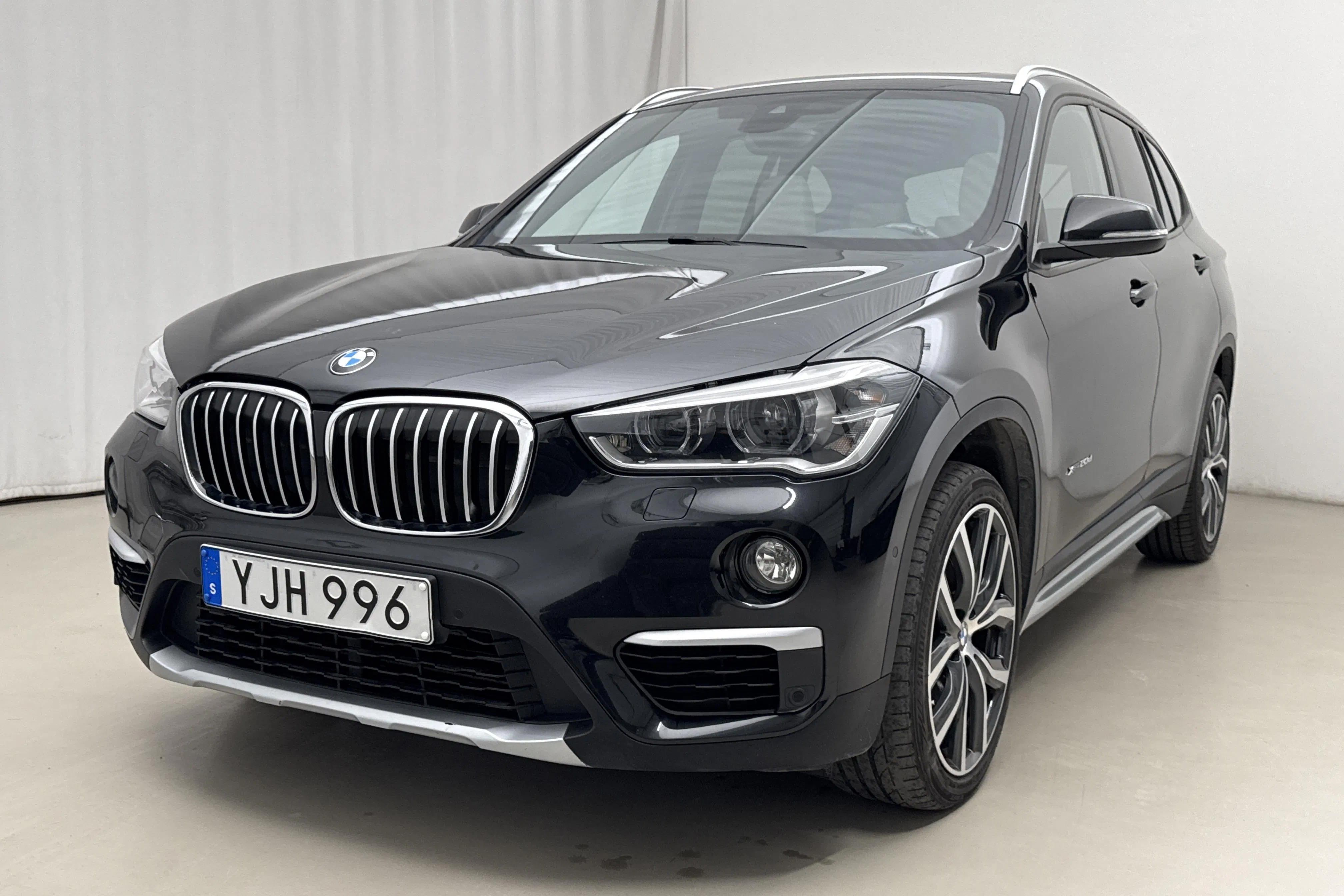 Presentationsfoto 1 av 25: BMW X1 xDrive20d, F48 (190hk) - 12 568 mil - Automat - svart - 2017