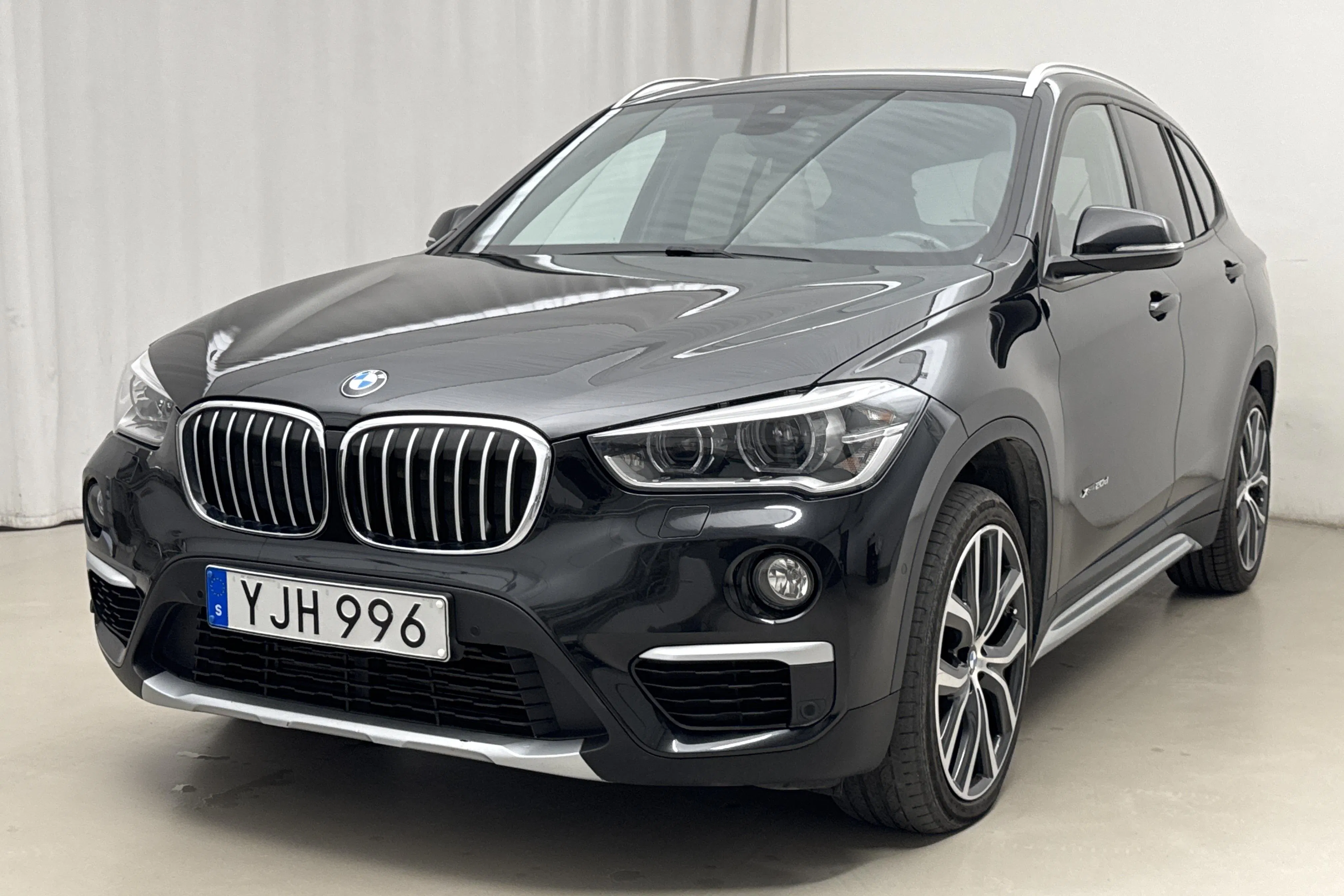 Presentationsfoto 1 av 26: BMW X1 xDrive20d, F48 (190hk) - 12 568 mil - Automat - svart - 2017