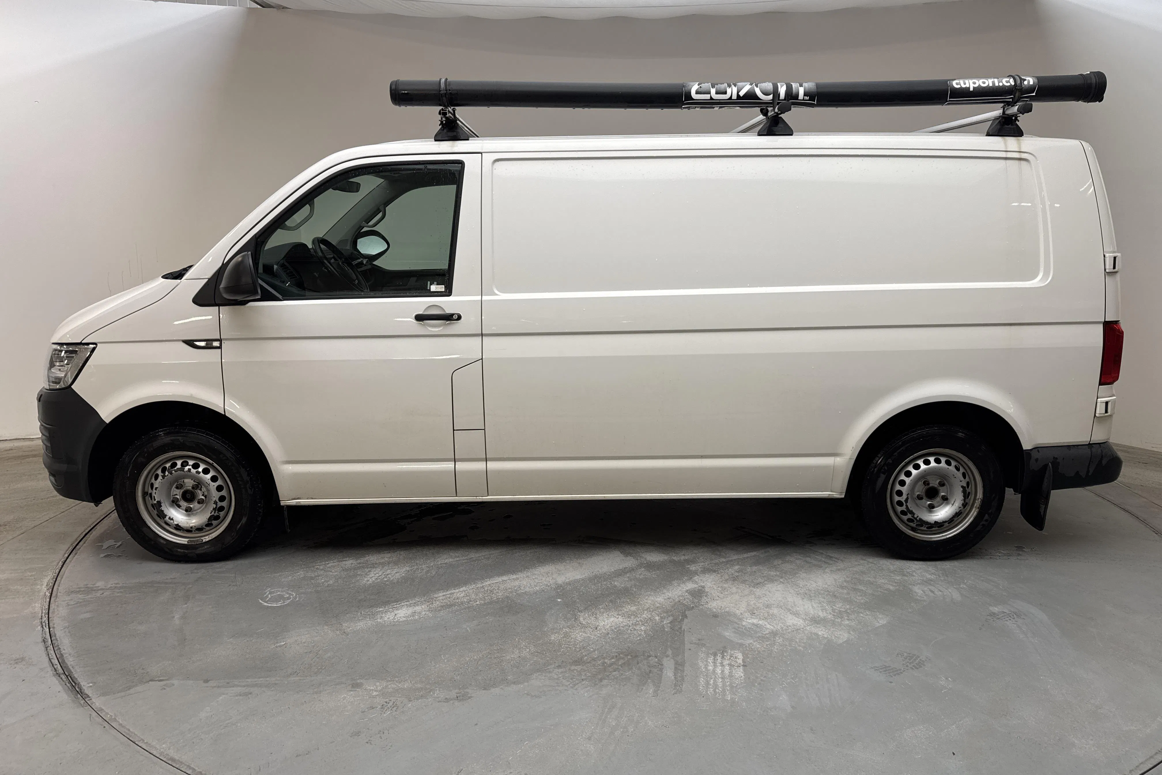 Presentationsfoto 2 av 11: VW Transporter T6 2.0 TDI BMT Skåp (102hk) - 14 689 mil - Manuell - vit - 2018