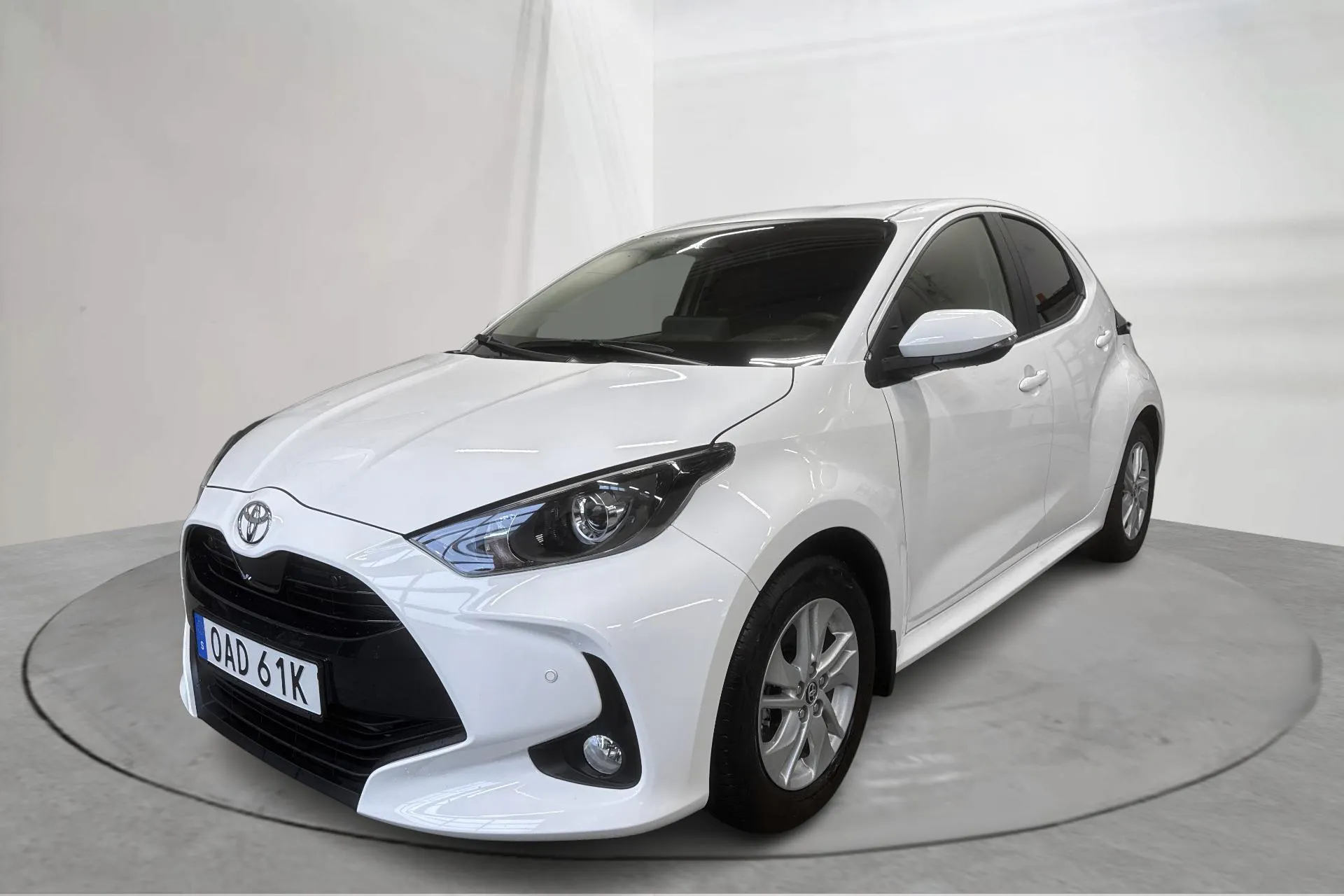 Presentationsfoto 1 av 12: Toyota Yaris 1.5 Hybrid 5dr (116hk) - 704 mil - Automat - vit - 2025