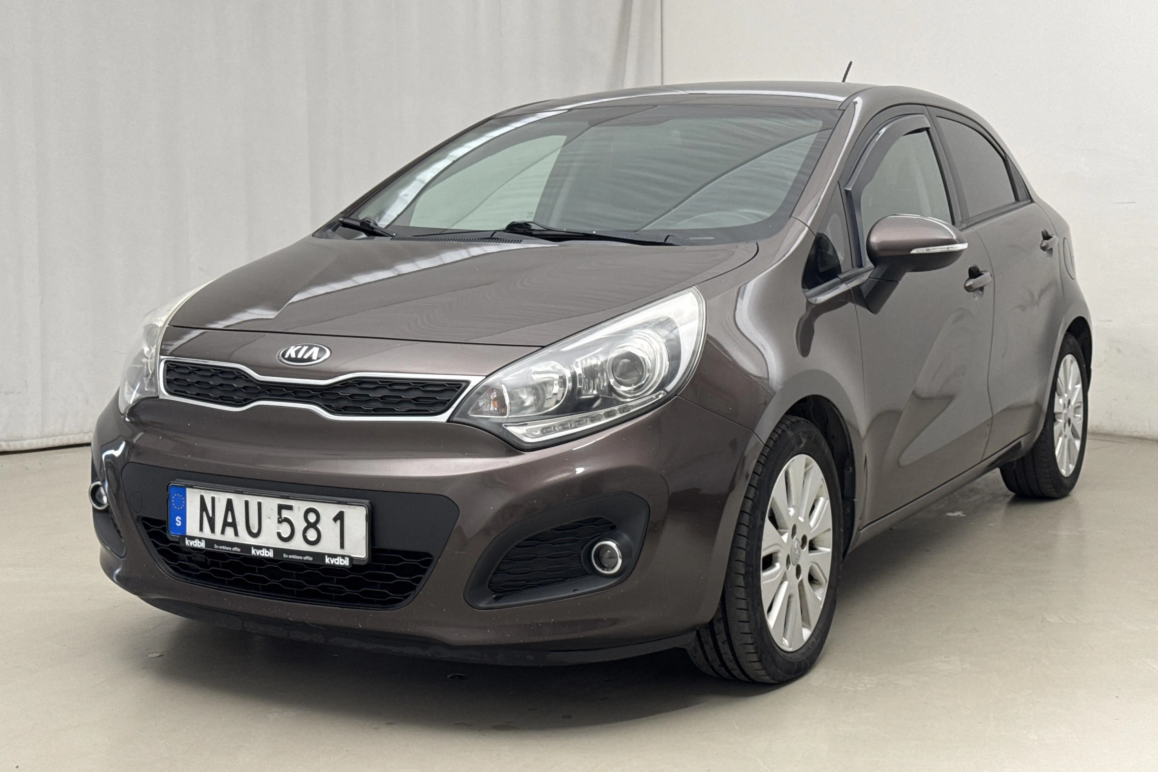 Presentationsfoto 1 av 16: KIA Rio 1.2 (85hk) - 19 258 mil - Manuell - brun - 2013