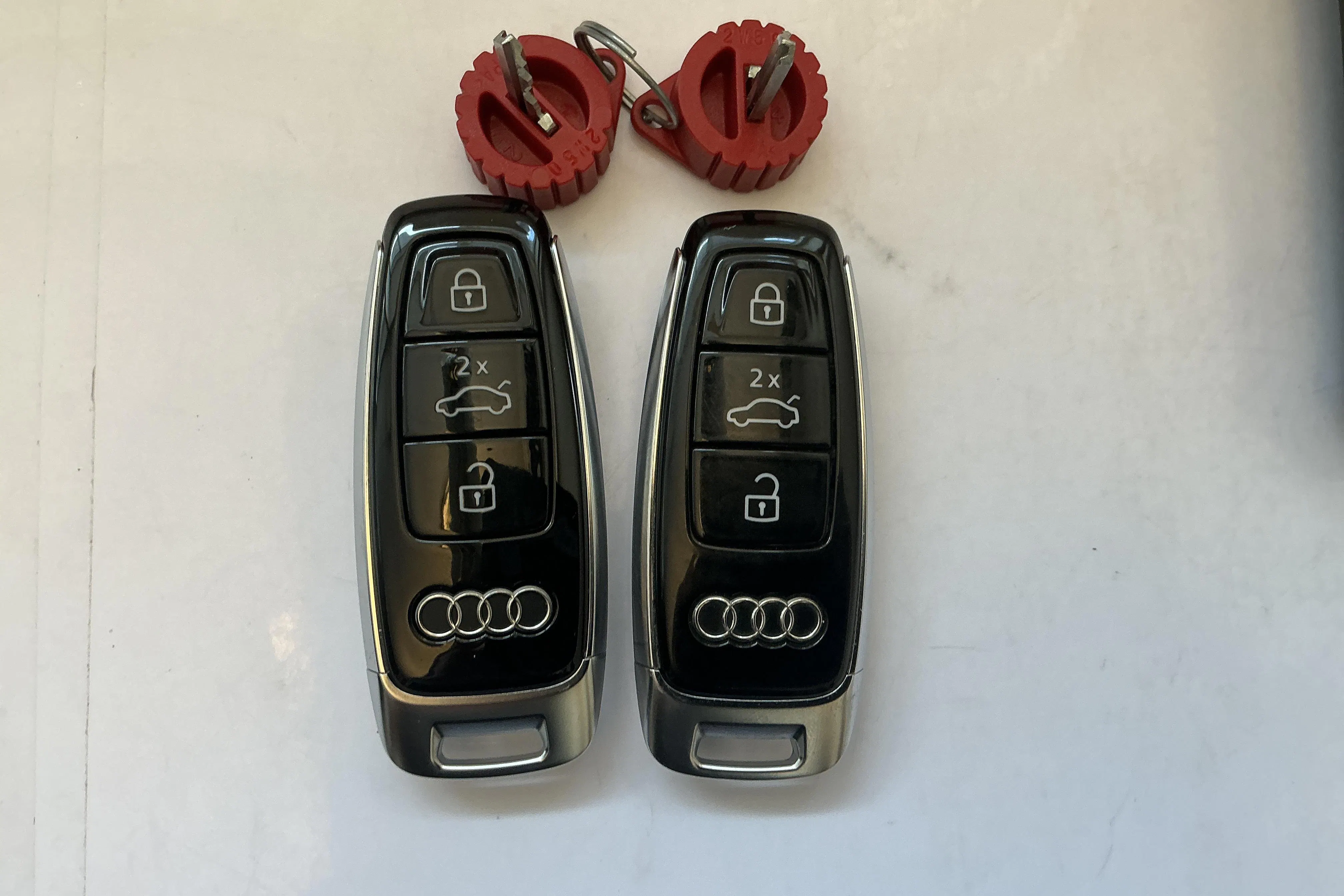 Presentation photo 20 of 20: Audi e-tron 55 quattro 95kWh (360hk) - 108 220 km - Automatic - silver - 2021