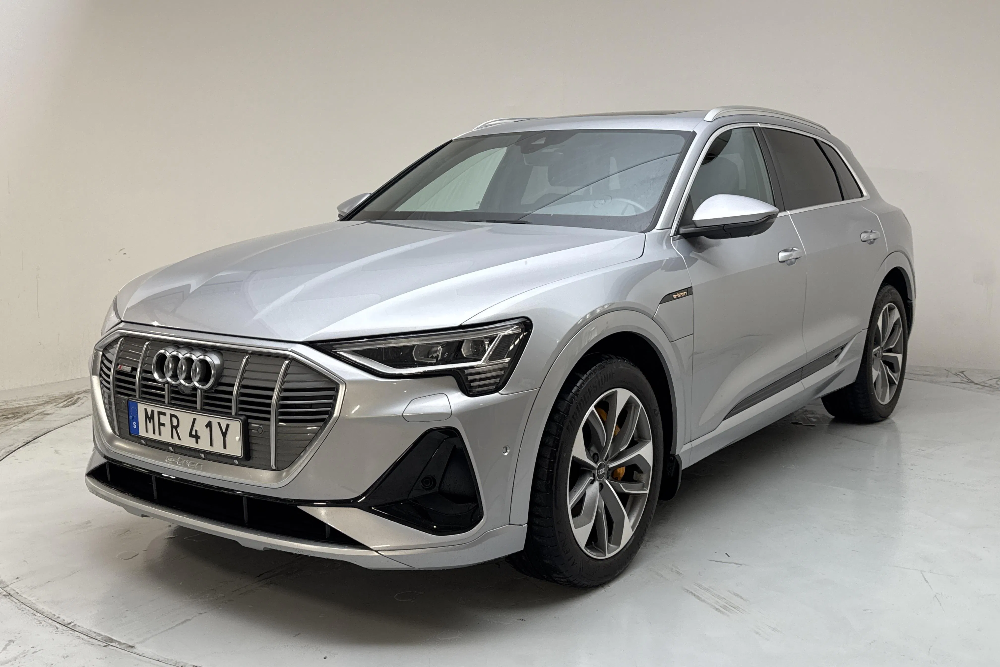 Presentation photo 1 of 20: Audi e-tron 55 quattro 95kWh (360hk) - 108 220 km - Automatic - silver - 2021