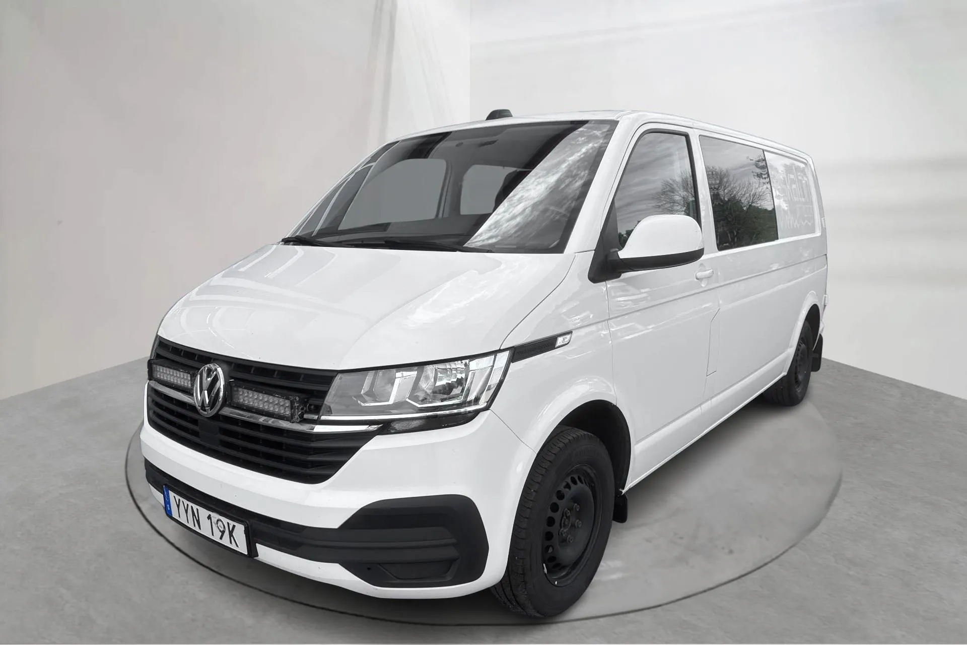 Presentationsfoto 1 av 19: VW Transporter T6 2.0 TDI BMT (150hk) - 15 653 mil - Automat - vit - 2021