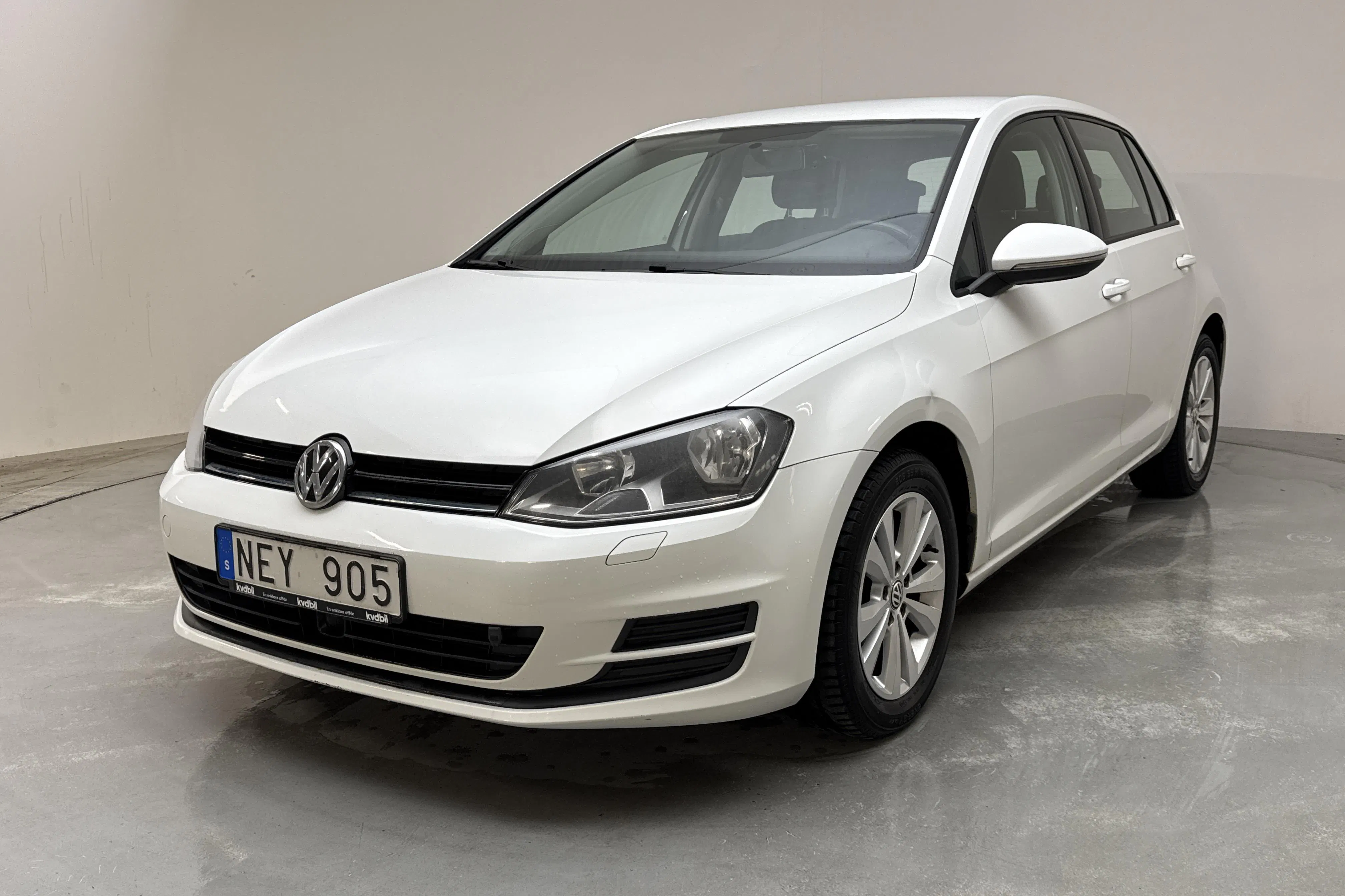 Presentationsfoto 1 av 12: VW Golf VII 1.2 TSI 5dr (105hk) - 16 239 mil - Manuell - vit - 2013