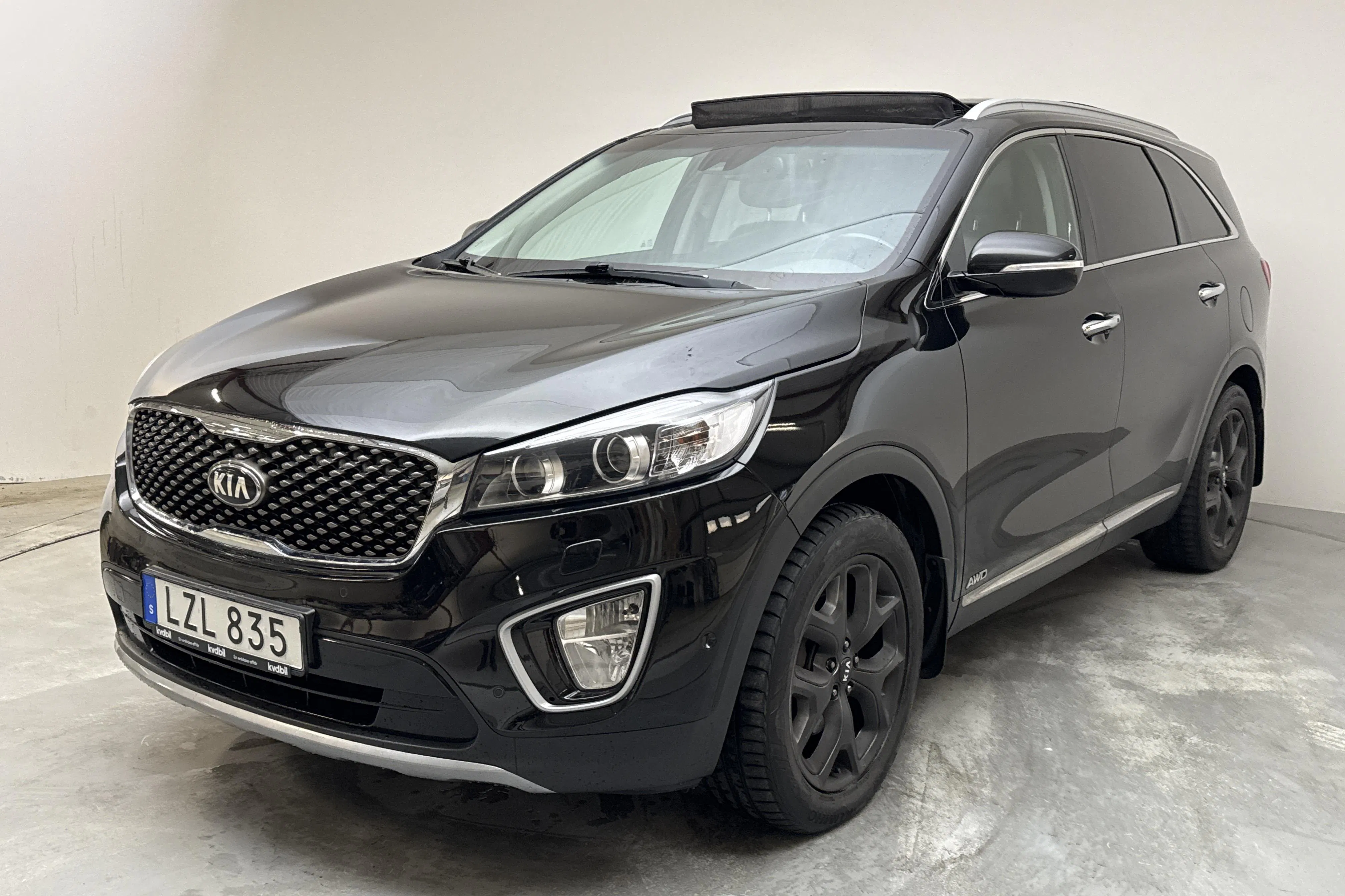 Presentationsfoto 1 av 19: KIA Sorento 2.2 CRDi (200hk) - 19 117 mil - Automat - svart - 2016