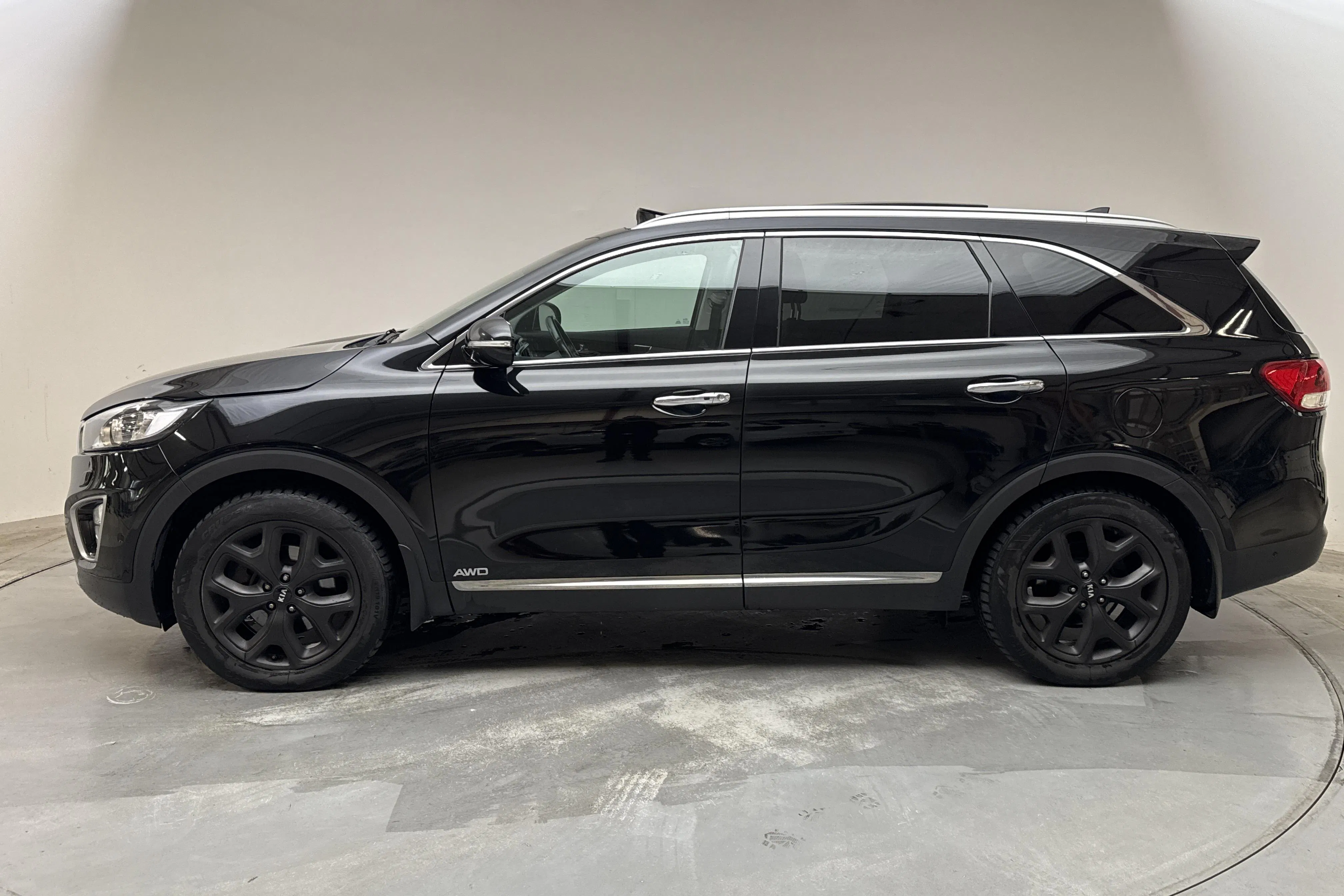 Presentationsfoto 2 av 19: KIA Sorento 2.2 CRDi (200hk) - 19 117 mil - Automat - svart - 2016