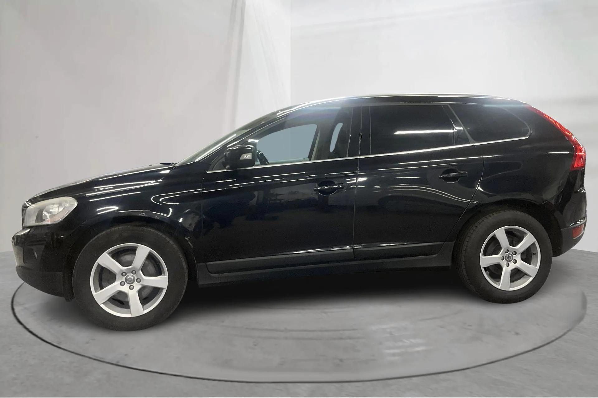 Presentationsfoto 2 av 13: Volvo XC60 2.4D 2WD (175hk) - 27 044 mil - Automat - svart - 2010