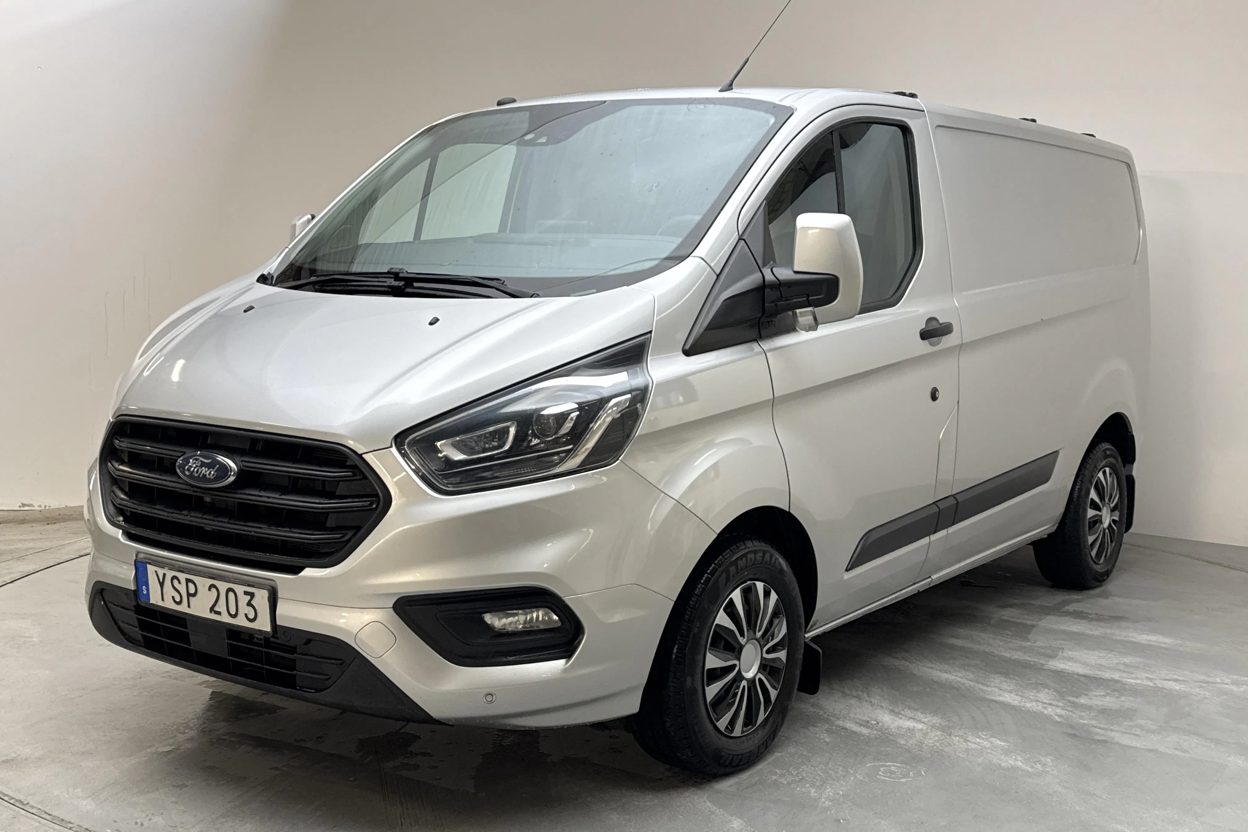 Presentationsfoto 1 av 14: Ford Transit Custom 300 (130hk) - 20 411 mil - Manuell - grå - 2019