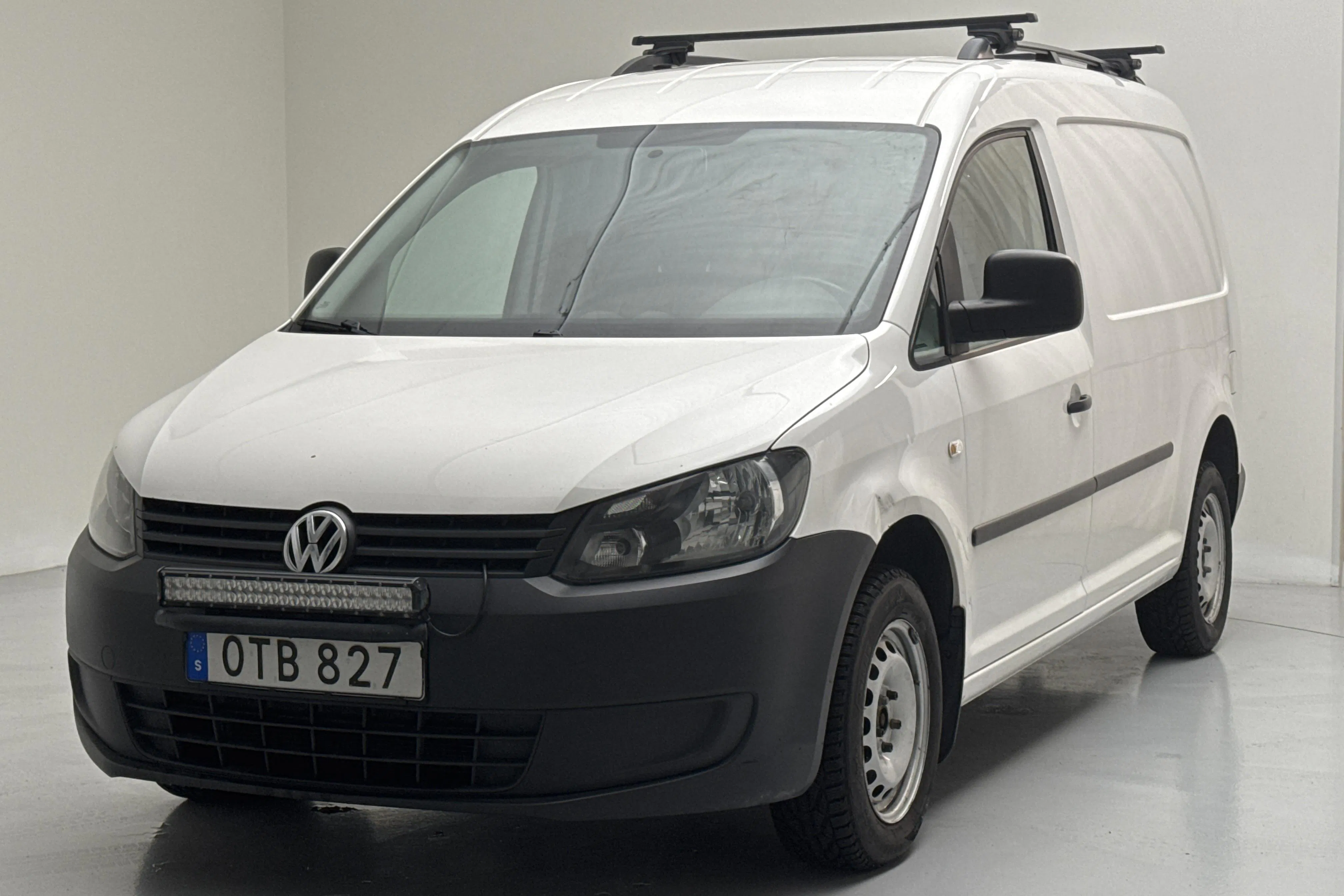 Presentationsfoto 1 av 12: VW Caddy 1.6 TDI Maxi Skåp (102hk) - 21 639 mil - Manuell - vit - 2015