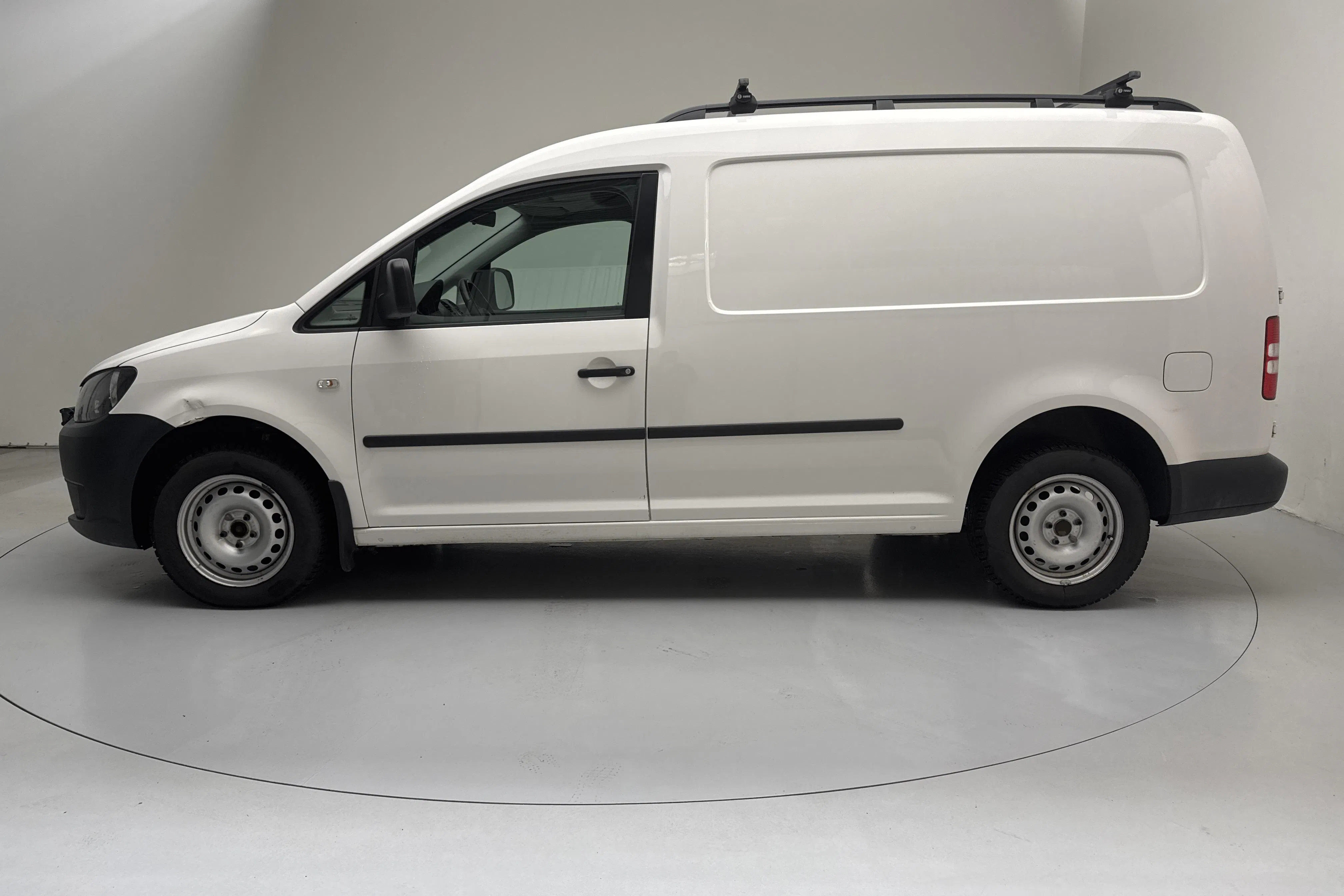Presentationsfoto 2 av 12: VW Caddy 1.6 TDI Maxi Skåp (102hk) - 21 639 mil - Manuell - vit - 2015
