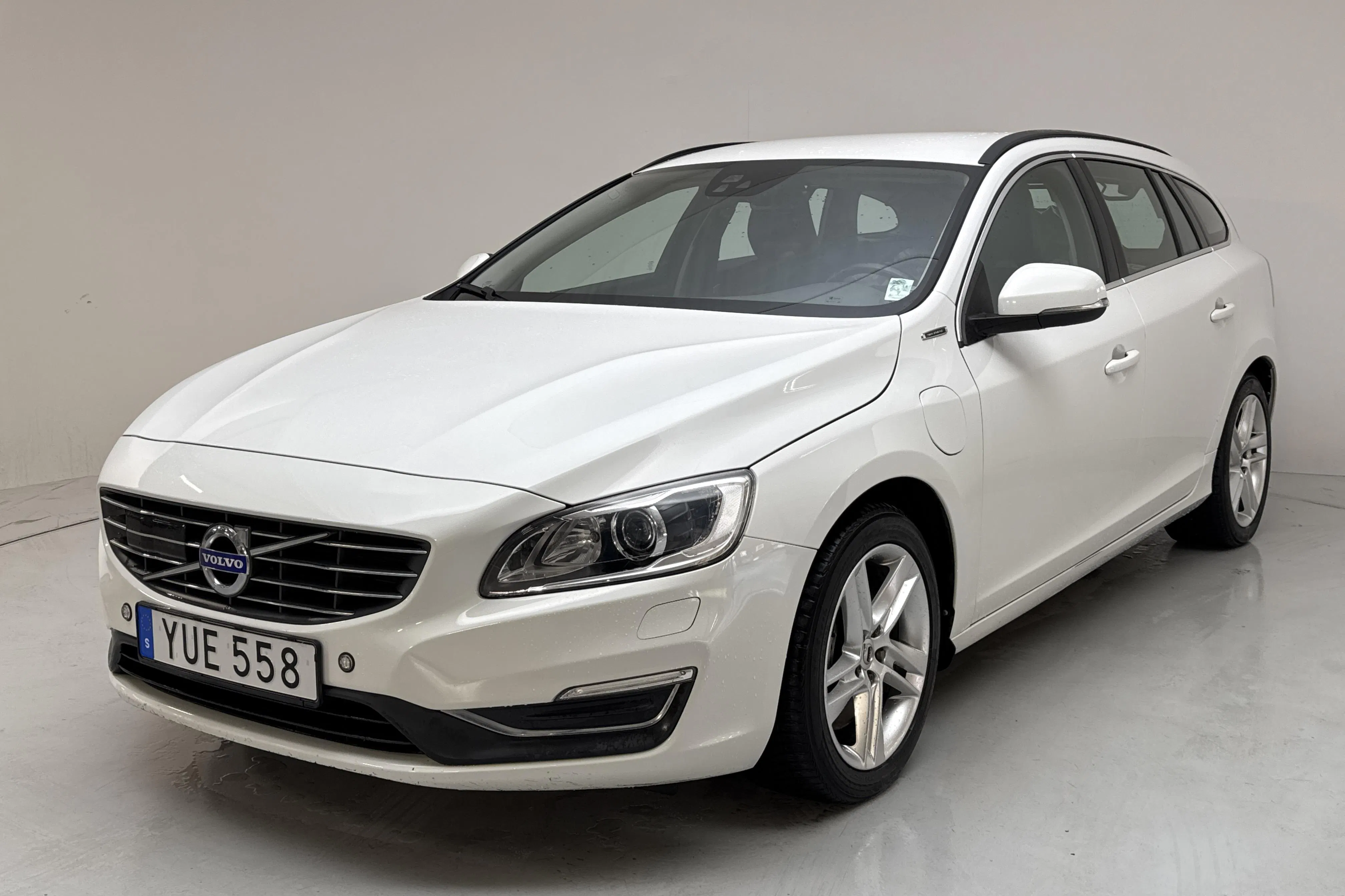 Volvo V60 D5 AWD Twin Engine (163hk) på auktion i Kungälv hos Kvdbil