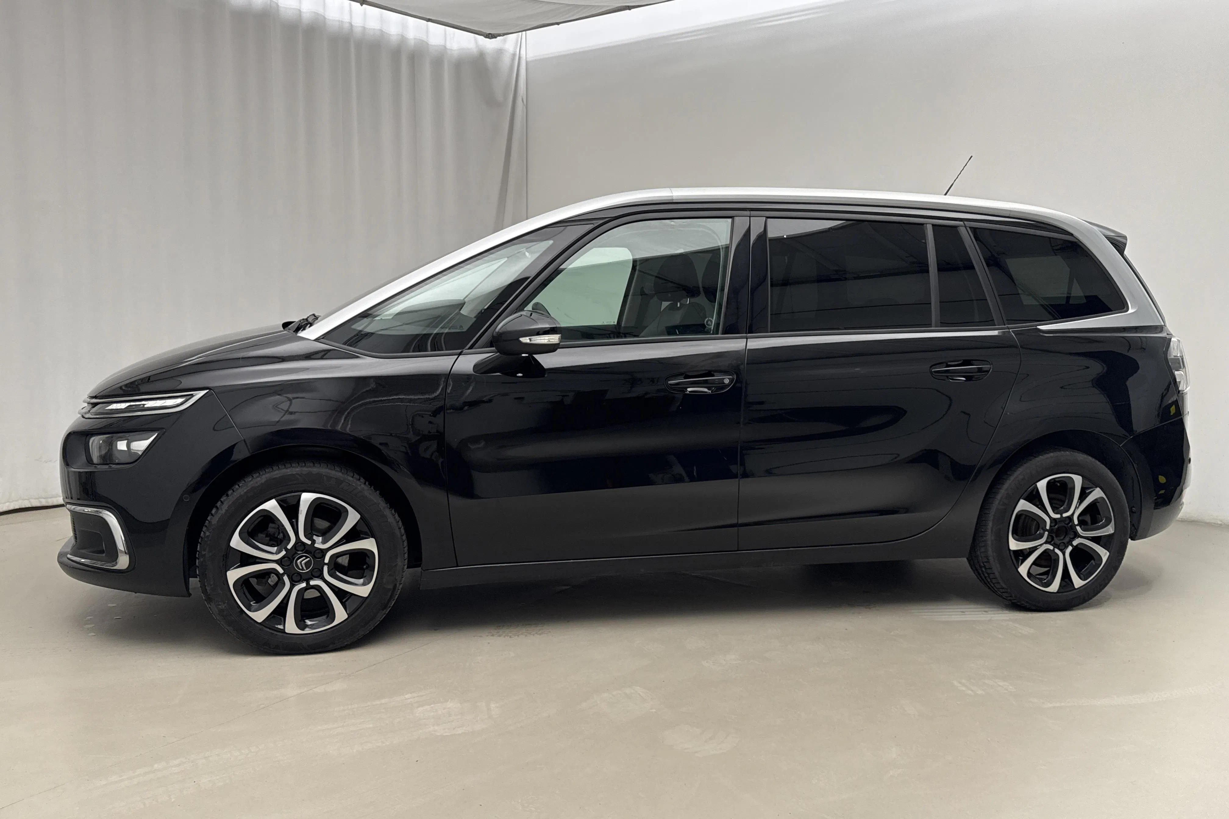 Presentationsfoto 2 av 24: Citroën C4 Grand Spacetourer Puretech (130hk) - 6 431 mil - Automat - svart - 2019