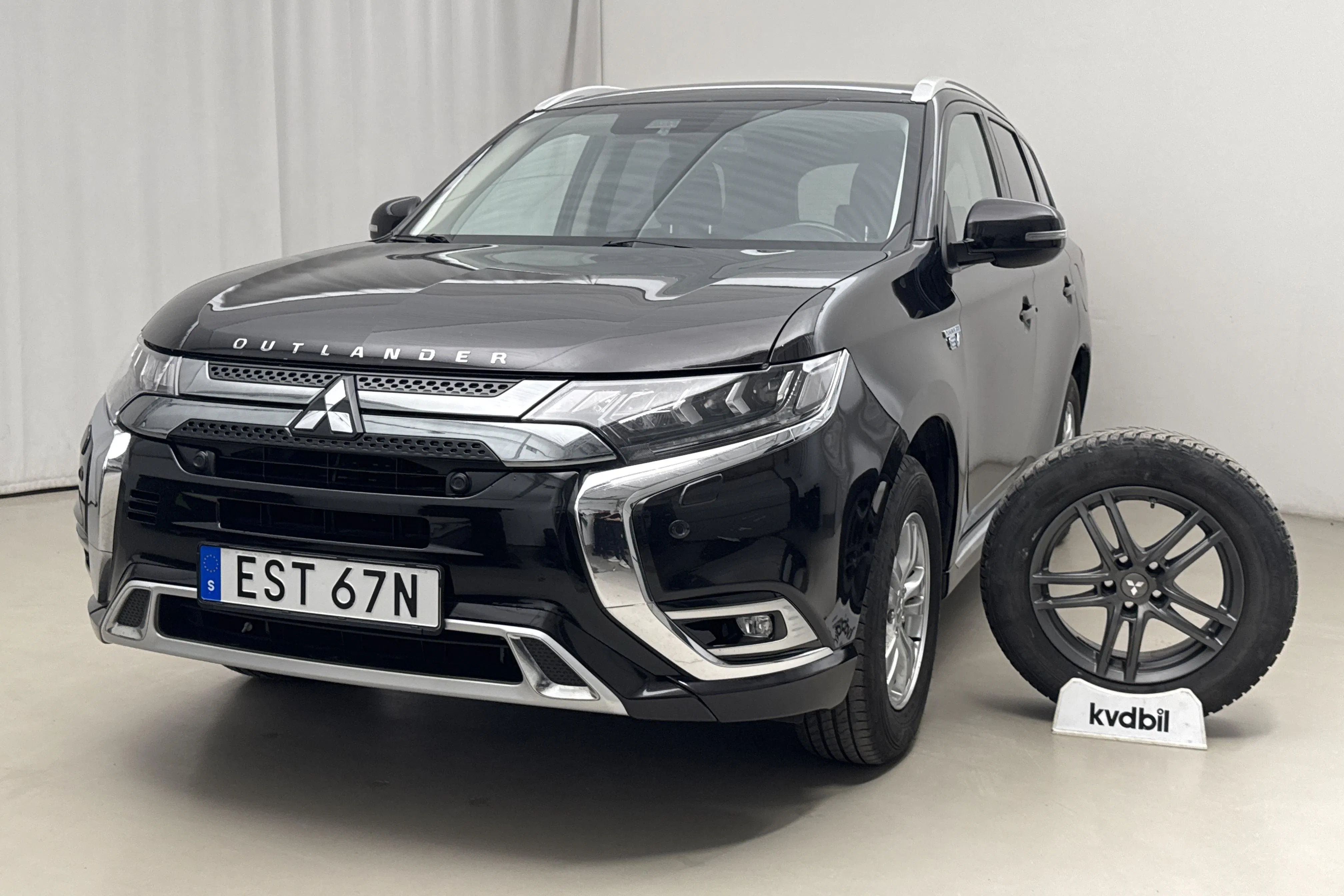 Presentationsfoto 1 av 20: Mitsubishi Outlander 2.4 Plug-in Hybrid 4WD (136hk) - 12 541 mil - Automat - svart - 2020